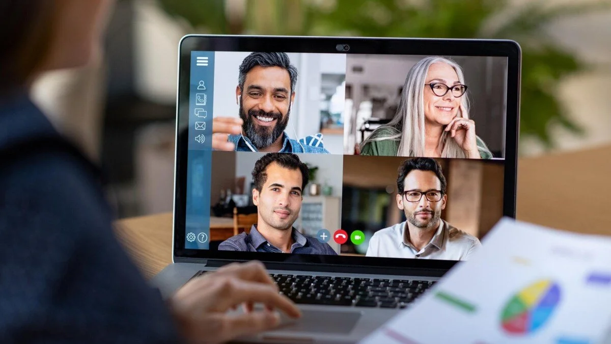 7 Steps to Successfully  Lead  a Remote Team