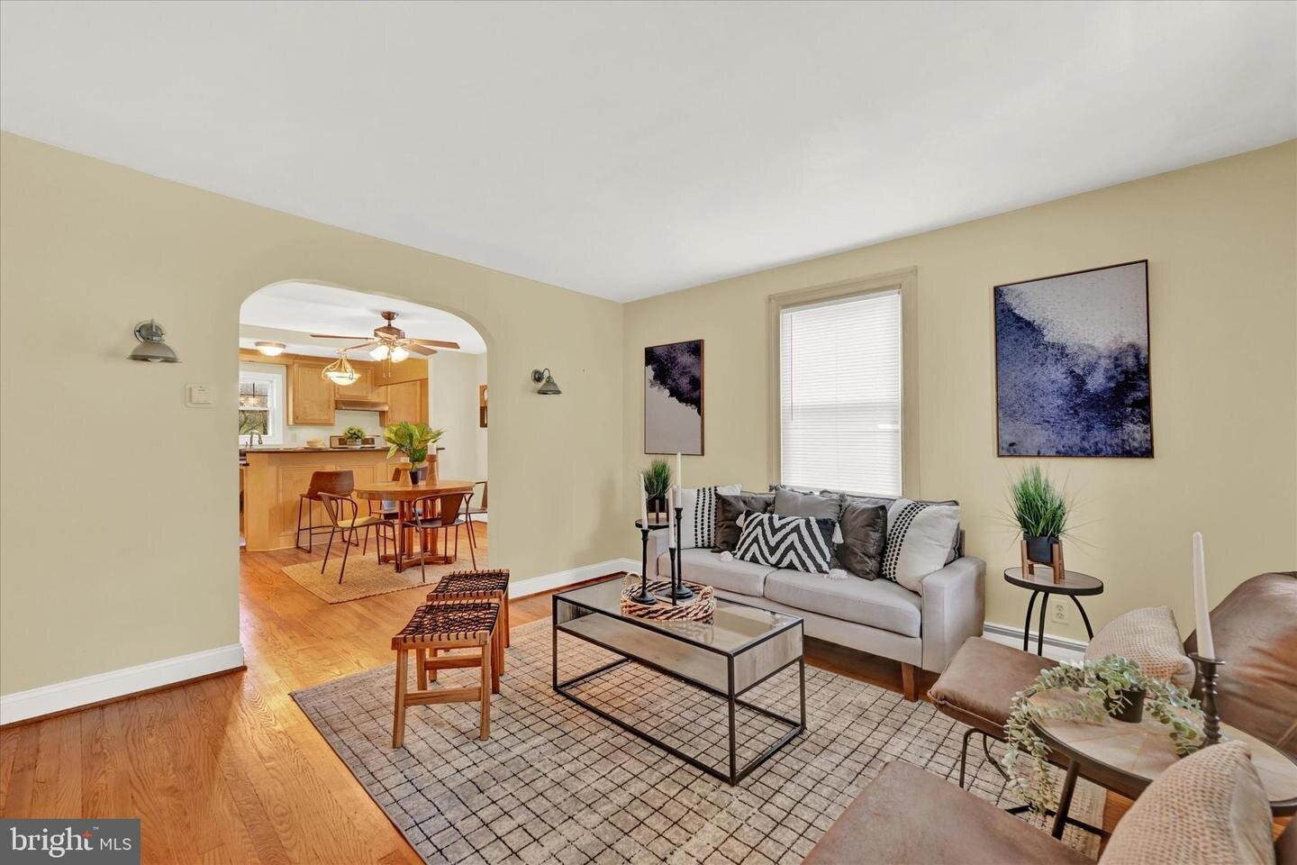 Another Deal in the Bag!🎉

Big congrats to our savvy buyers for snagging this gem in Idlewylde!

They fell in love with its charm, and who can blame them? From the moment they stepped in at the open house, they knew it was the one. 

With @mshousene