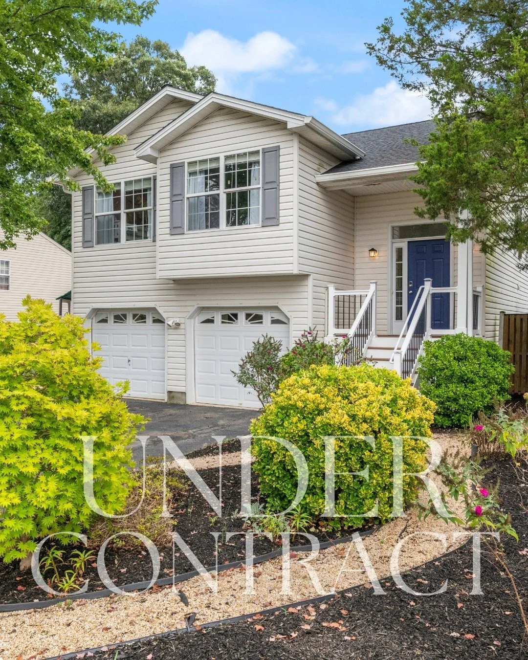 🎉Huge congrats to @jenn.moss's buyers-turned-sellers in Pasadena who are officially under contract!

After finding their dream home much faster than expected, they needed to get this one on the market within days. They rolled up their sleeves, our a