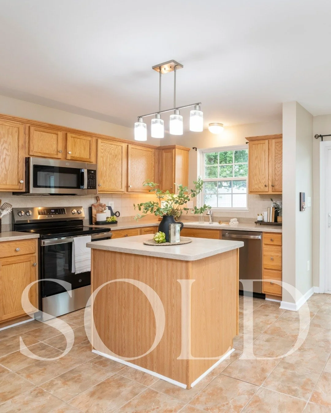 🎉 Congratulations to @jenn.moss sellers on the settlement of their Nottingham home!

It&rsquo;s been such a full-circle journey. Jenn helped them find and buy their forever home over the summer, and now we&rsquo;re celebrating the successful sale of