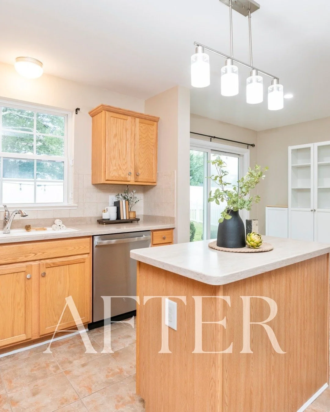 ✨ Before & After ✨
Our amazing stagers did it again by taking a newly vacant home and turning it into a perfectly show-ready space!
With their eye for design and thoughtful touches, @kimgolemb , @shershfield , and @tiffany_malstrom breathe life