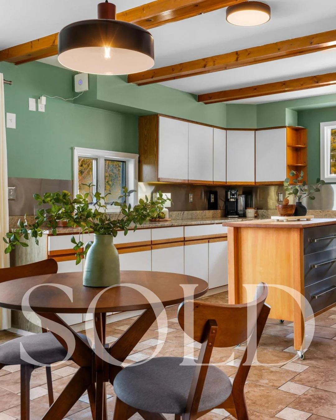 Congratulations to our sellers on the settlement of their Lutherville home!

This cutie did not last long on the market, and the timing worked out perfectly. They are closing on their new home right alongside the sale of this one.

Buying and selling