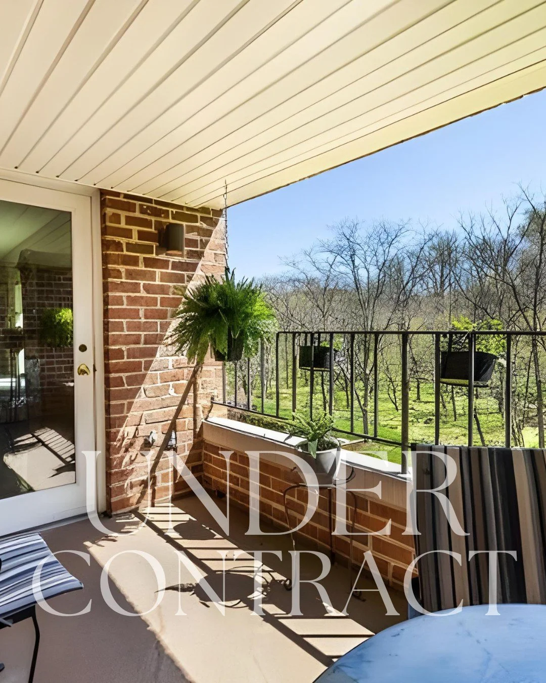 Congratulations to our buyer on going under contract at the iconic Risteau!

He's making the move from Connecticut to Maryland, and we think he landed in exactly the right place. This condo is rich with amenities and conveniences for residents, and t