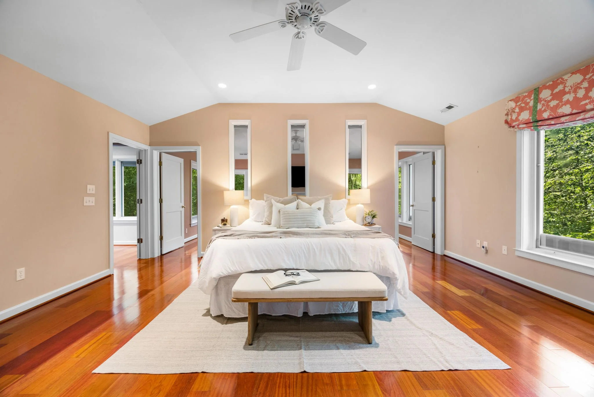 OPEN HOUSE 🔑
📍 1302 Woodshole Road, Towson
🗓️ Sunday August 9th
⏰ 1:00-3:00pm

1.3 wooded acres. A cul-de-sac location. 5 bedrooms. 4 Bathrooms. A primary suite that stops you in your tracks.

Privacy like this doesn't come around often.

Comment 