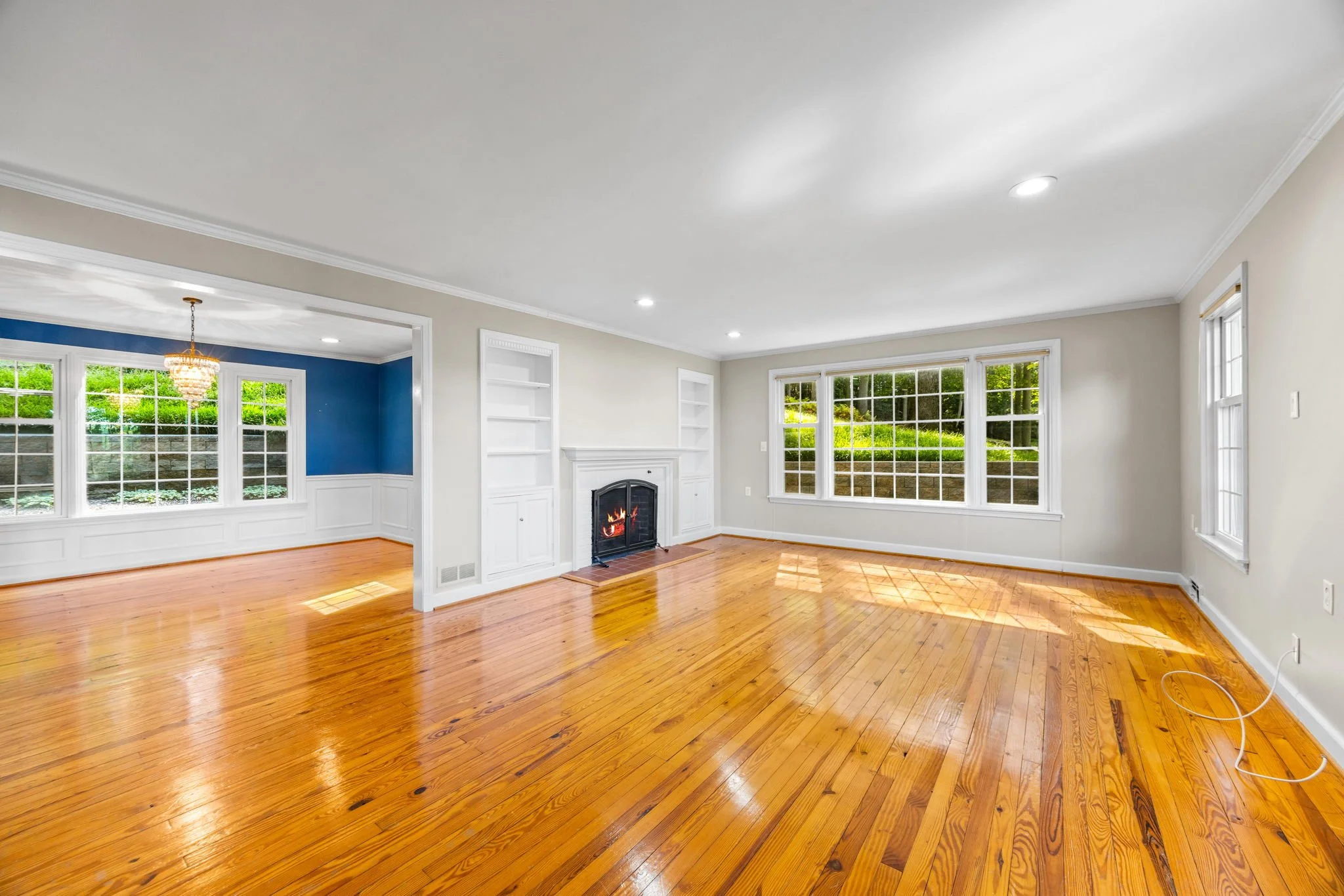 🍁 NEW LISTING | 8201 Bellona Avenue, Towson

Tucked among mature trees with an adjoining .27 acre lot, just minutes from Graul's and the Lake Roland trails. This brick-front Colonial was made for fireplace season.

Two wood-burning fireplaces &bull;