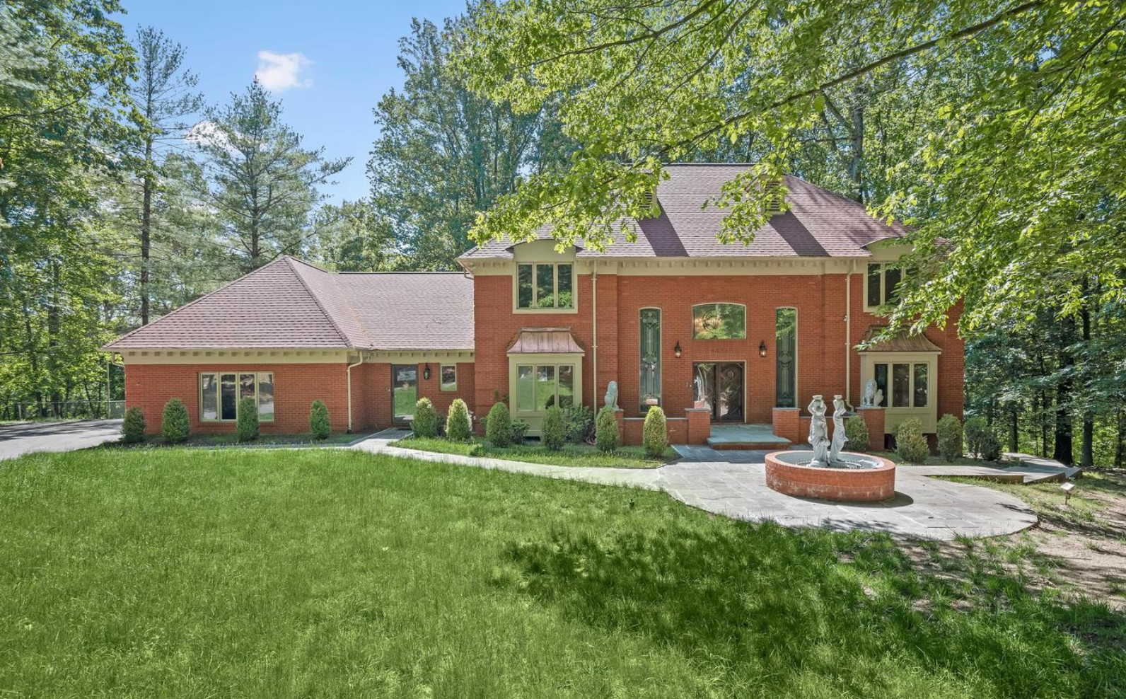 sold in ellicott city for $1,050,000