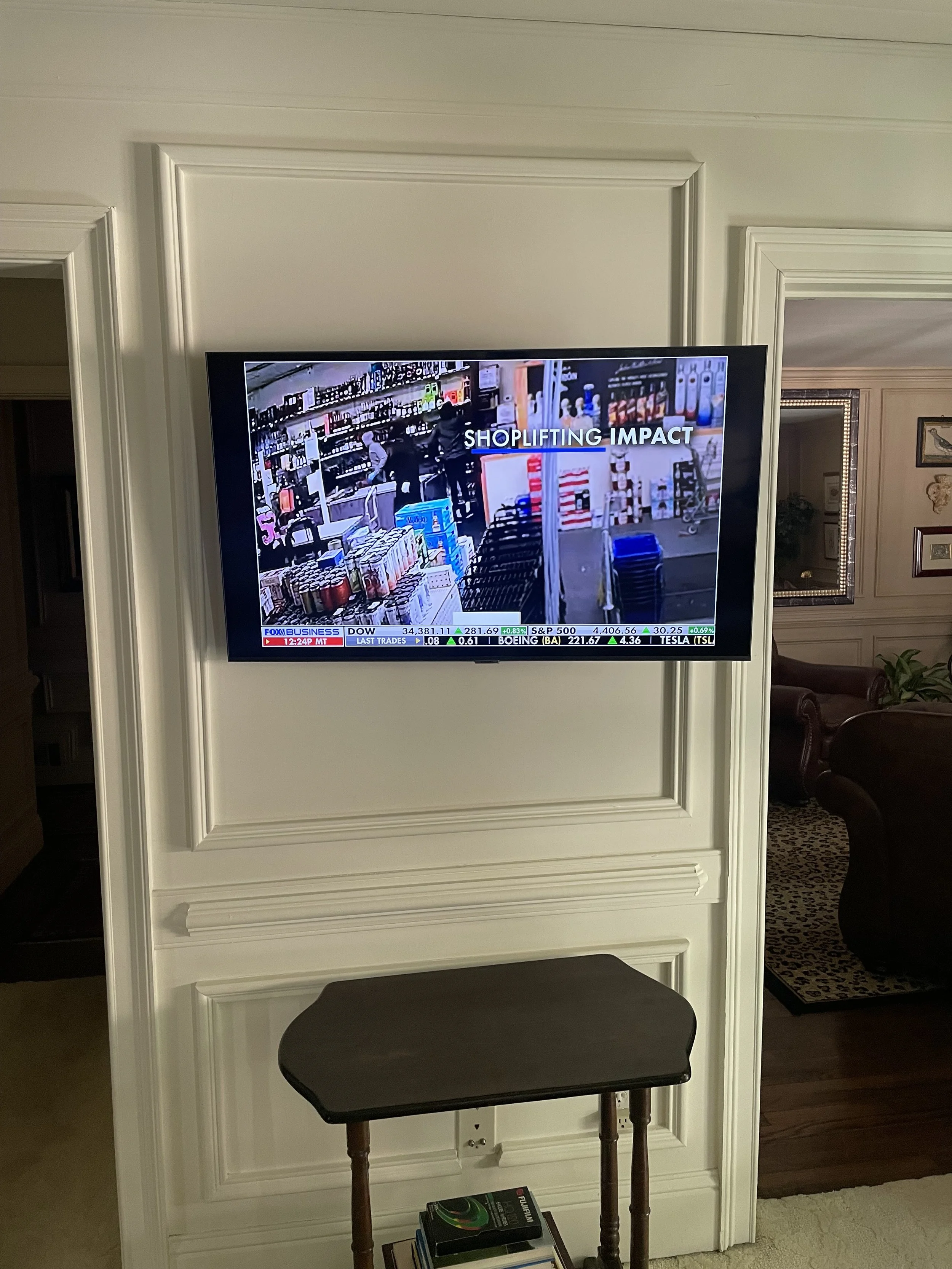32" Bedroom mount