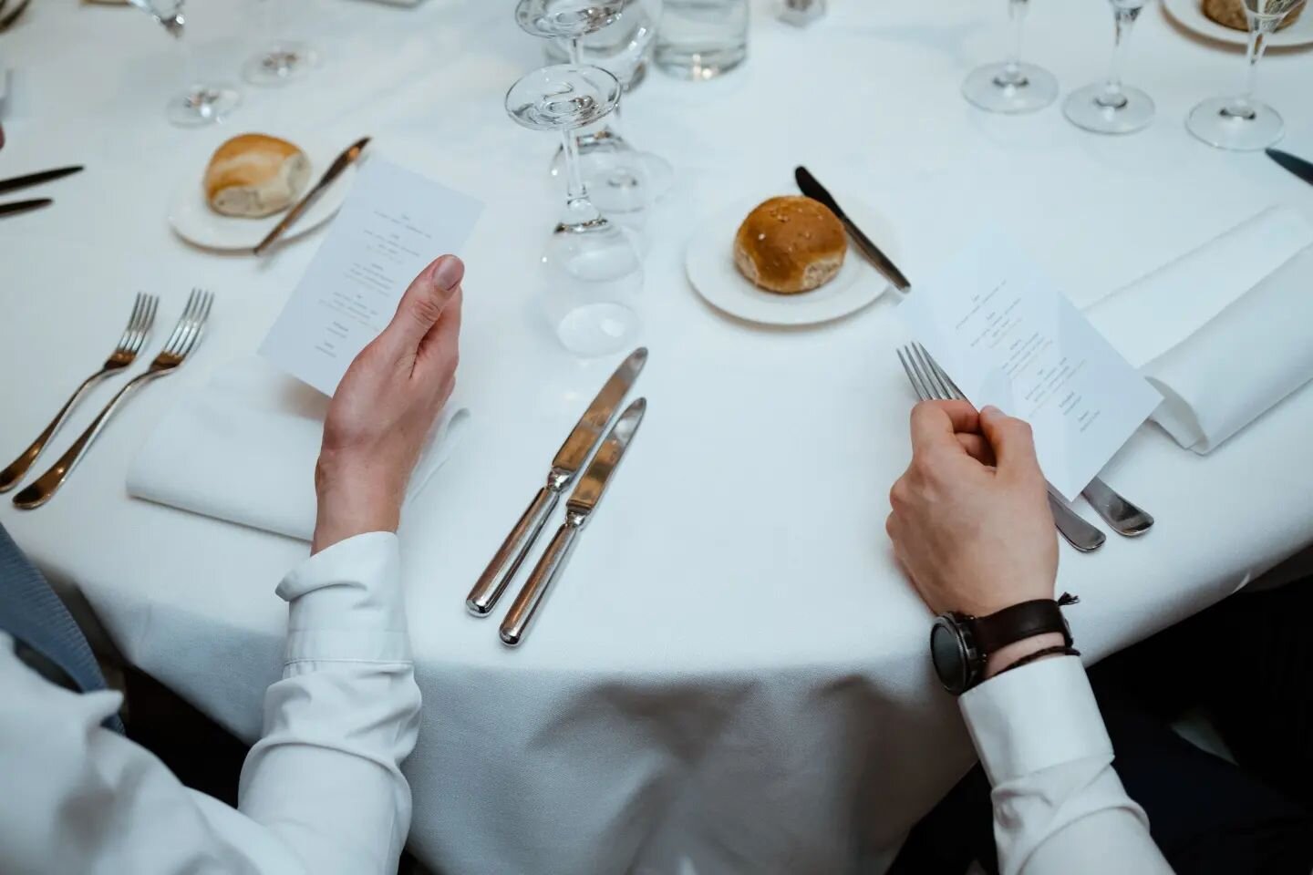 Monochrome white dinner, let's eat!
.
N&amp;M!!!
.
#whitewedding
#weddingphotographer 
#huwelijksfotograaf 
#europewedding 
#letsgetmarried 
#trouwfotograaf