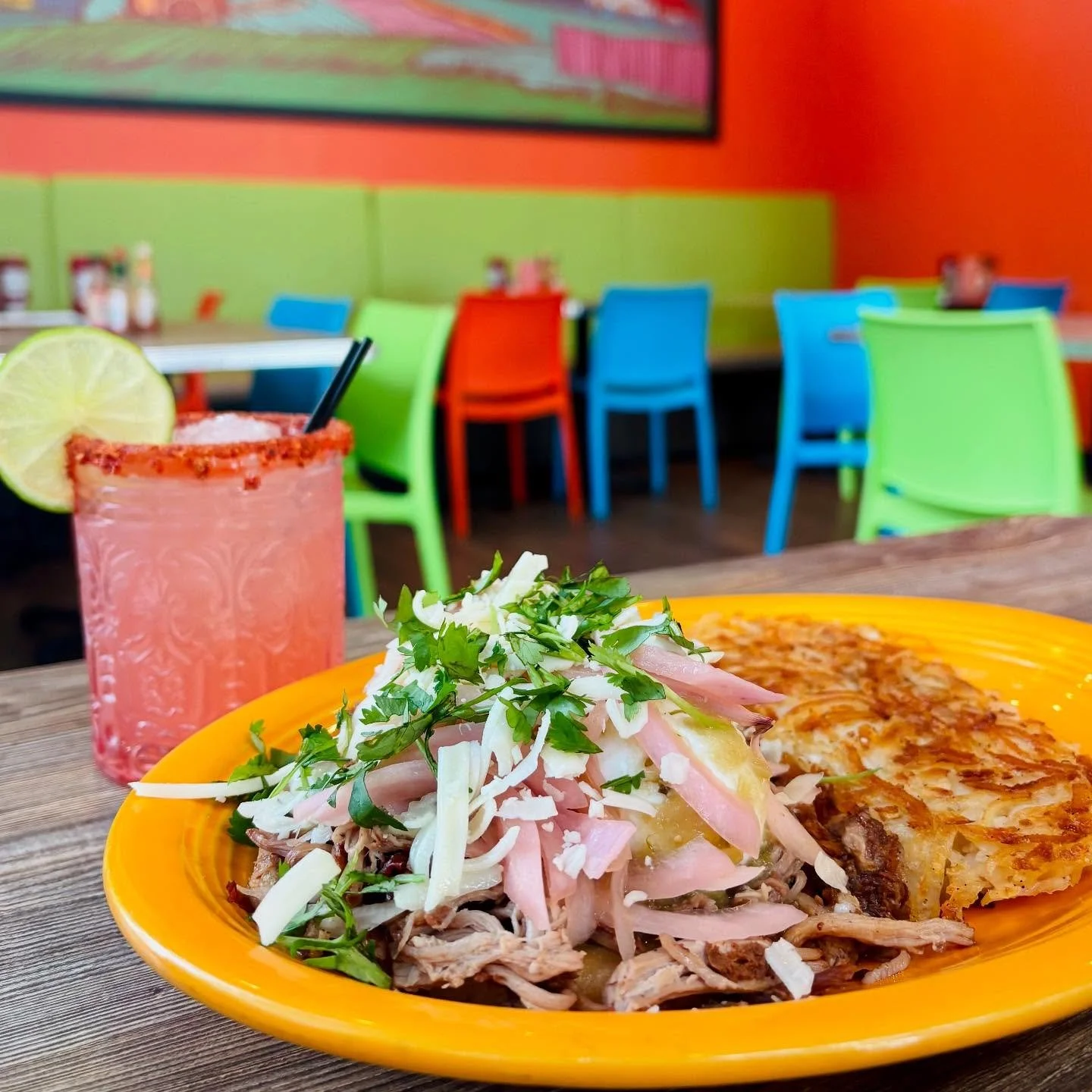 Rise and shine it&rsquo;s brunch time☀️ Warm up with a Spicy Watermelon Marg and the Se&ntilde;or Borracho Benny😋 All locations are open till 2:30! 
&bull;
&bull;
&bull;
&bull;
&bull;
#thebreakfastclub #wdm #supportlocal #westglen #letsbrunch #downt