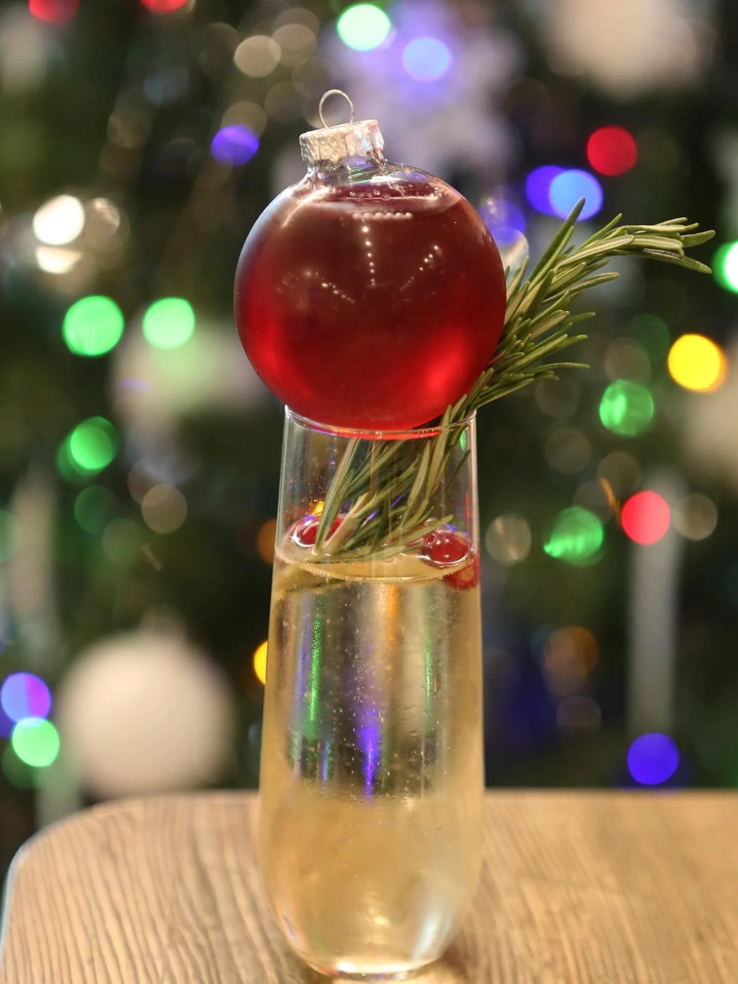 We got the perfect gift for you all and bringing in some Christmas Cheer✨ Today we launch our new Holiday drink menu🎄It&rsquo;s the perfect excuse to come out and enjoy🤩 Begin brunchin with the Cranmerry Mimosa🍾
