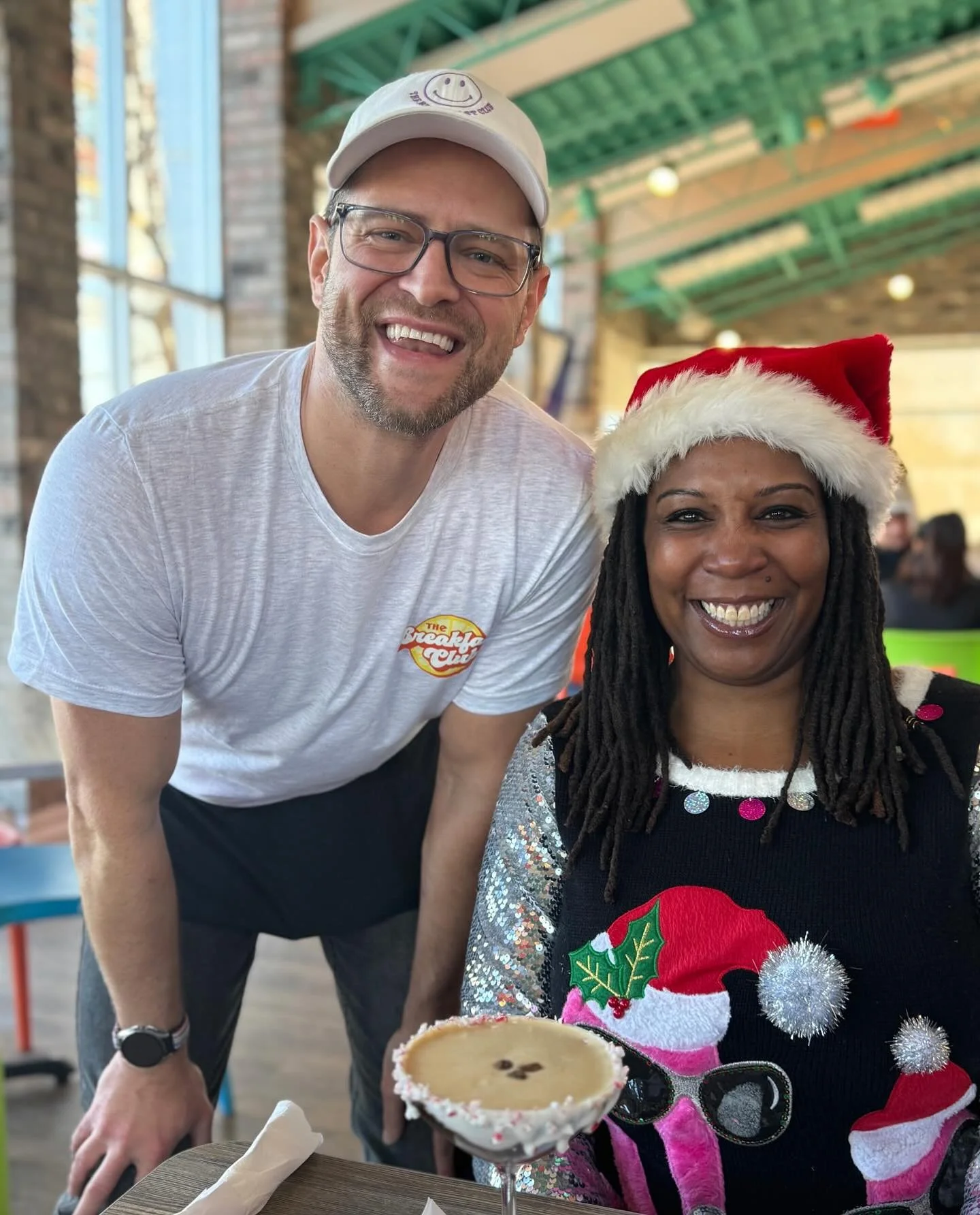 Nothing but smiles and cheer here this time of the year🤗🎄Warm up where it&rsquo;s always sunny at Tne Breakfast Club✨