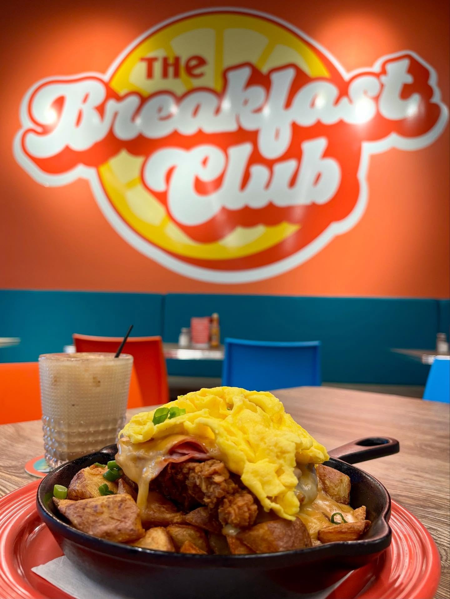 Fuel up with our Cordon Bleu Skillet😍 This savory dish will leave you full and nothing but satisfied!! Enjoy it with eggs your way as they are always cracked fresh per order🤗🍳