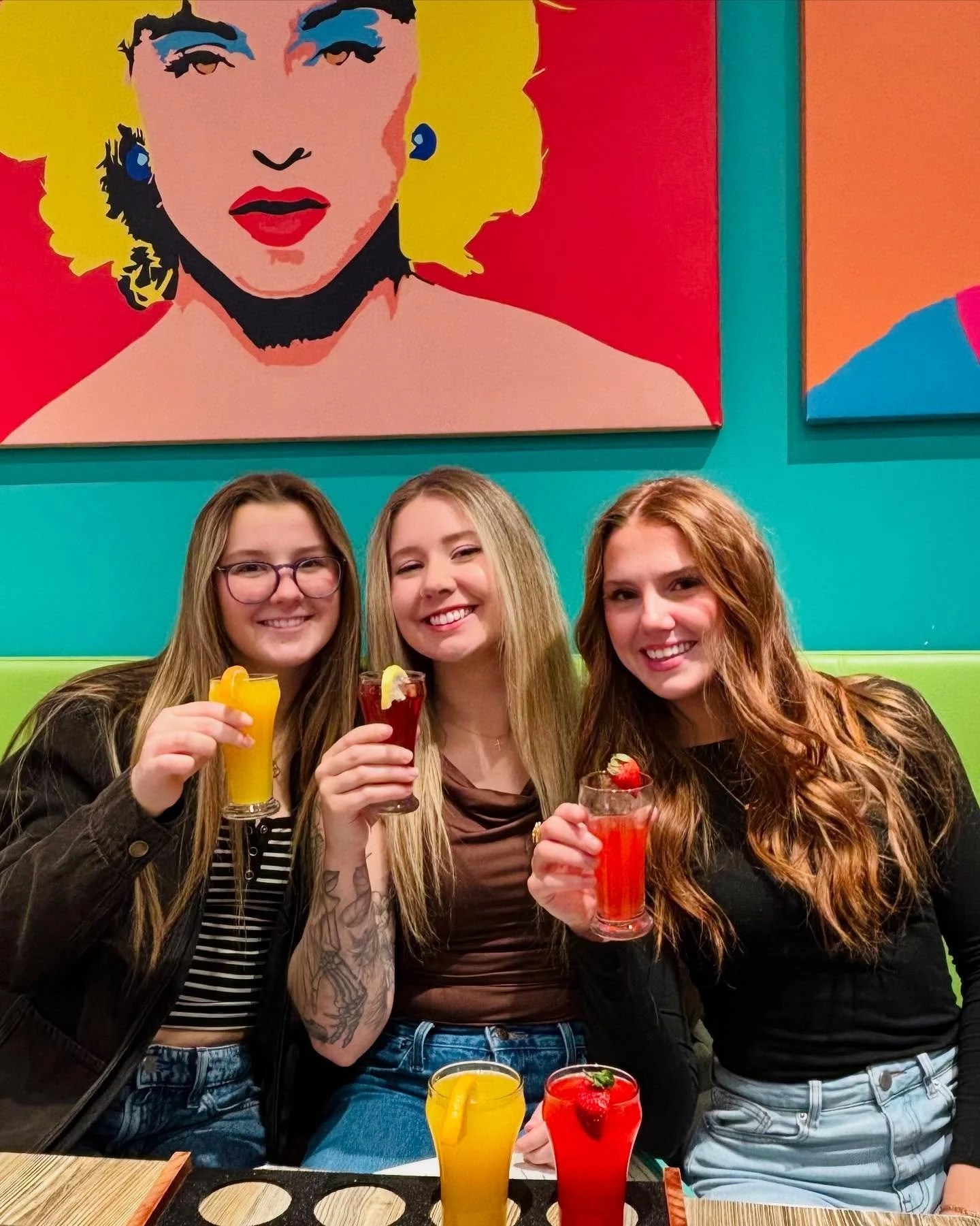 Brunch tastes better when it&rsquo;s shared with your favorite crew‼️ Kick off Sunday funday before just another manic Monday arrives😉