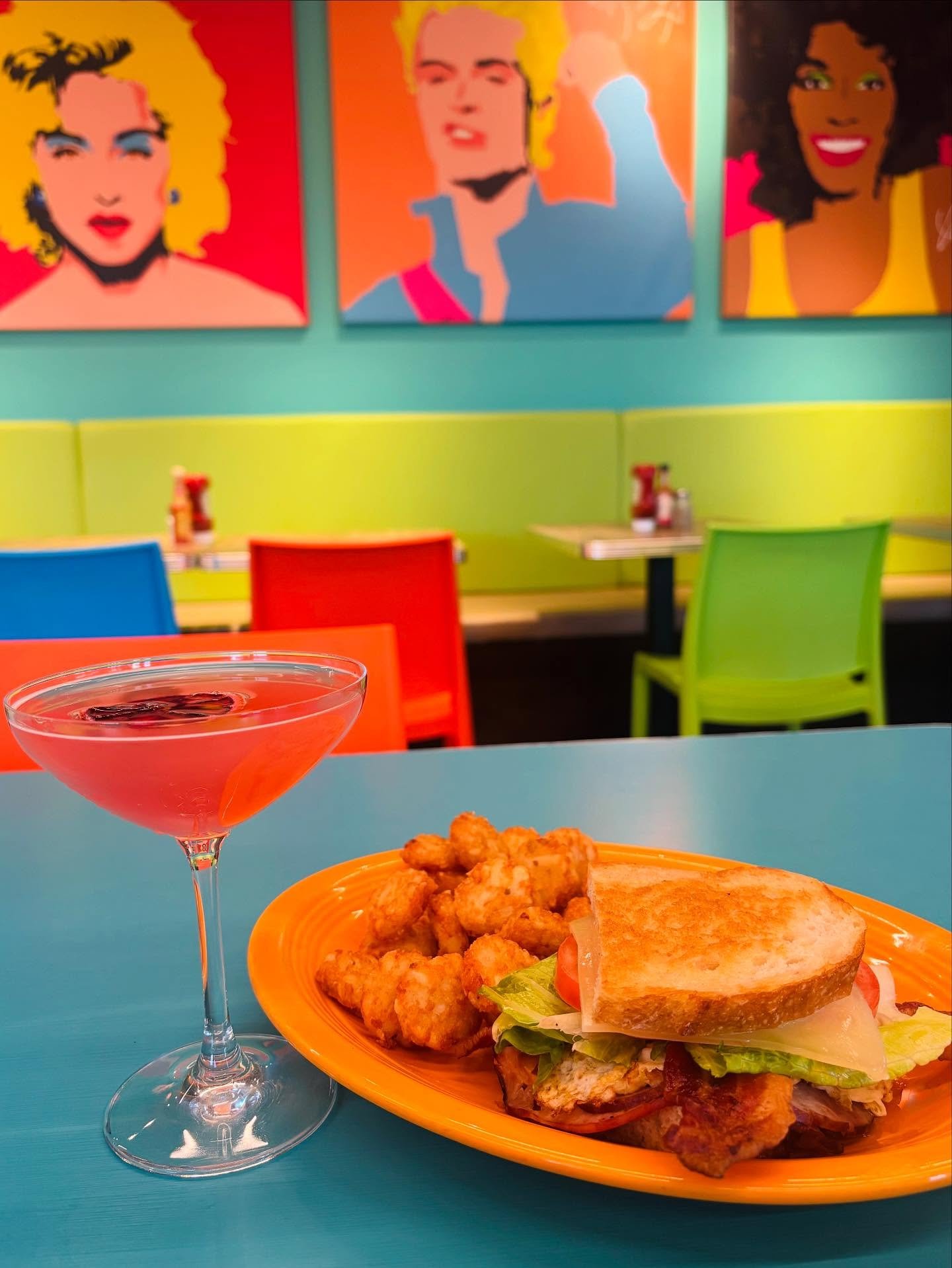 Feel satisfied this morning with The Breakfast Club Sandwich and a boozy drank✨ We offer a morning happy hour from 7-10am MON-FRI! Come check it out🤗
