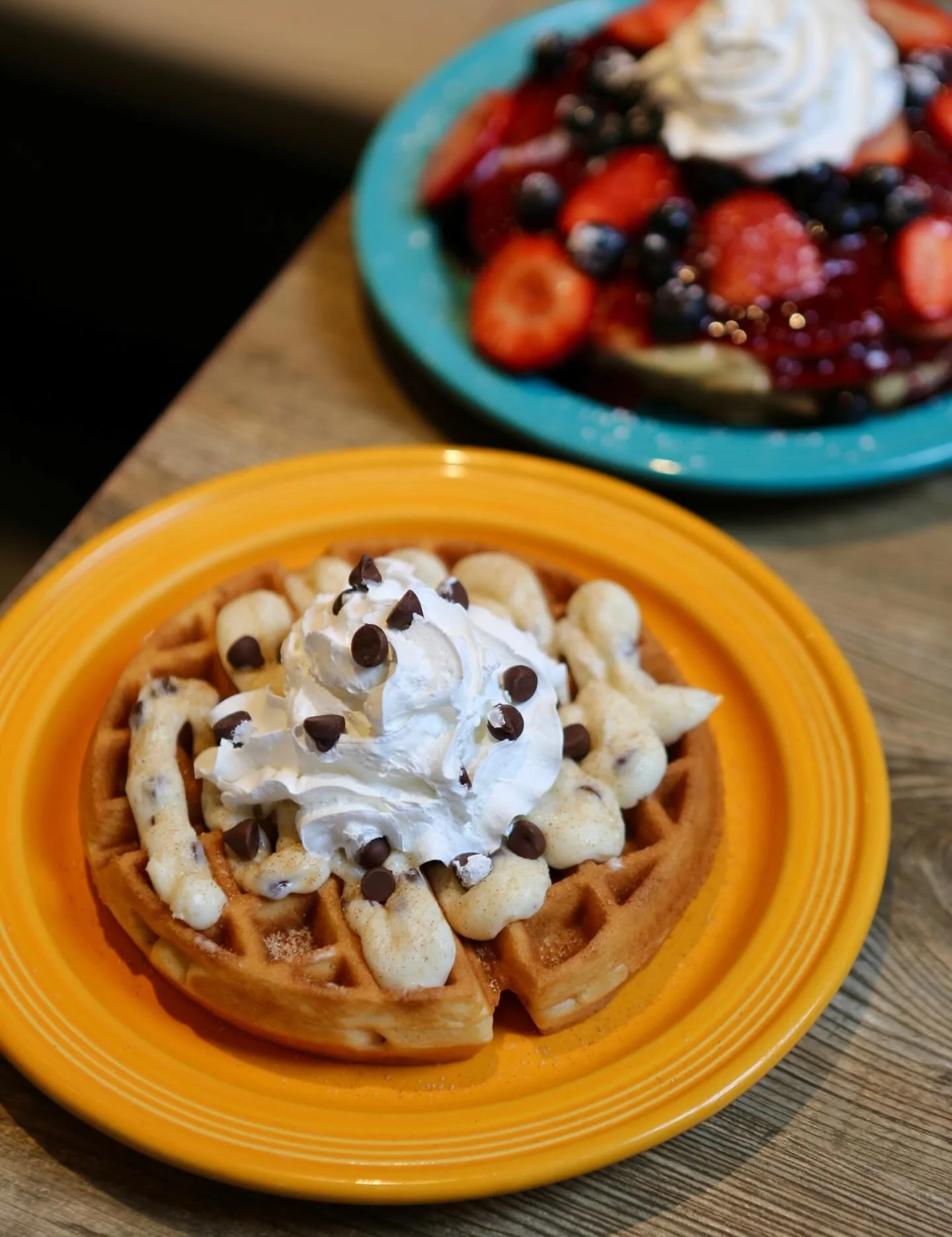 Have you been in to try any of our delicious new menu items? Check out these beauties!🤩
🧇Our Cannoli Waffle has cannoli filling, chocolate chips, powdered sugar, and whipped cream!
🥞Our Berry Electric Pancakes combine a raspberry topping, blueberr