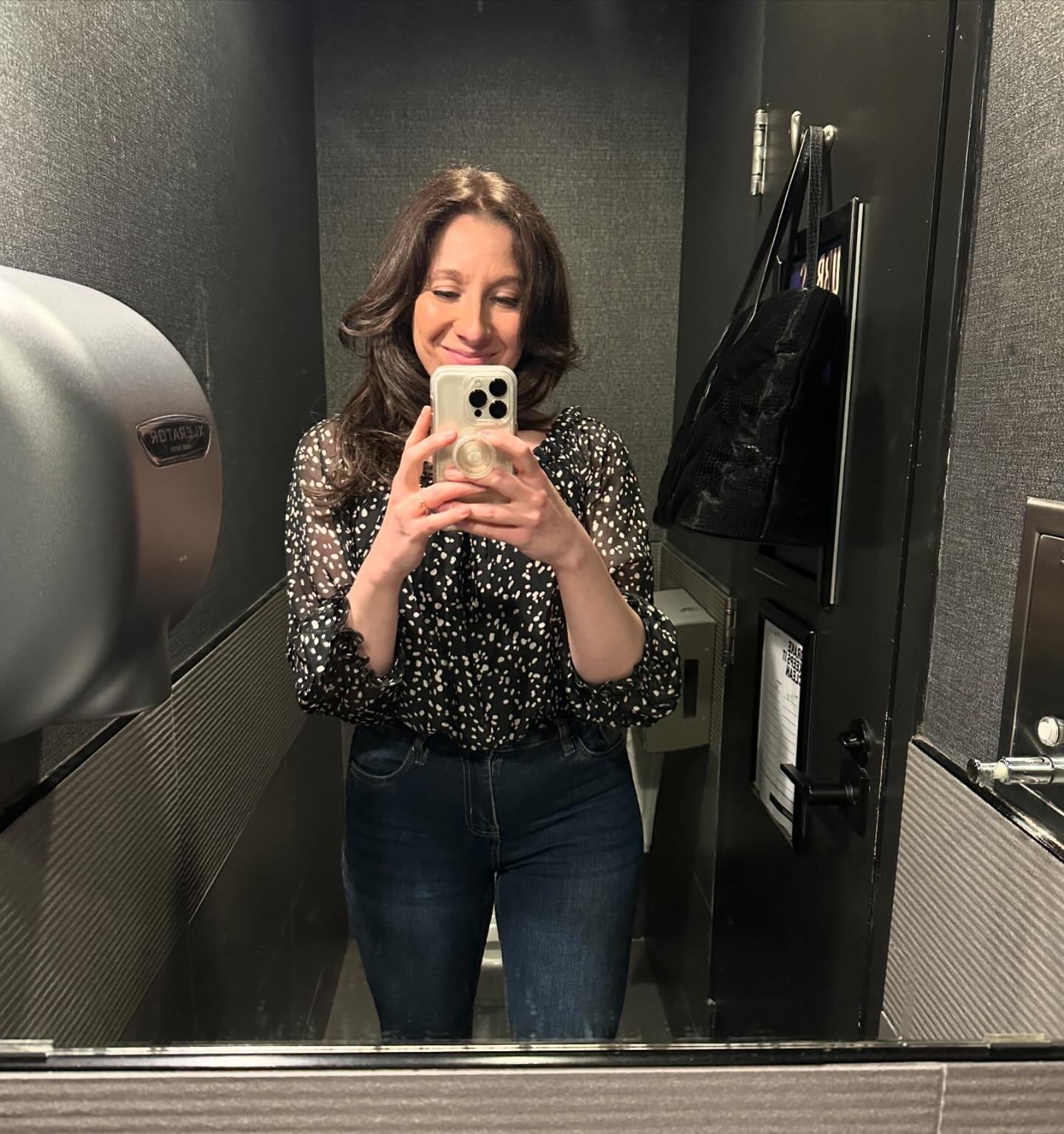 Bathroom selfie reflections&hellip; 📸

This weekend I revisited my old hood - my old stomping grounds when I used to be a big party girl. Then feels came up. Like big feels I wasn&rsquo;t expecting. Even my husband was like &ldquo;you ok?!&rdquo;. 
