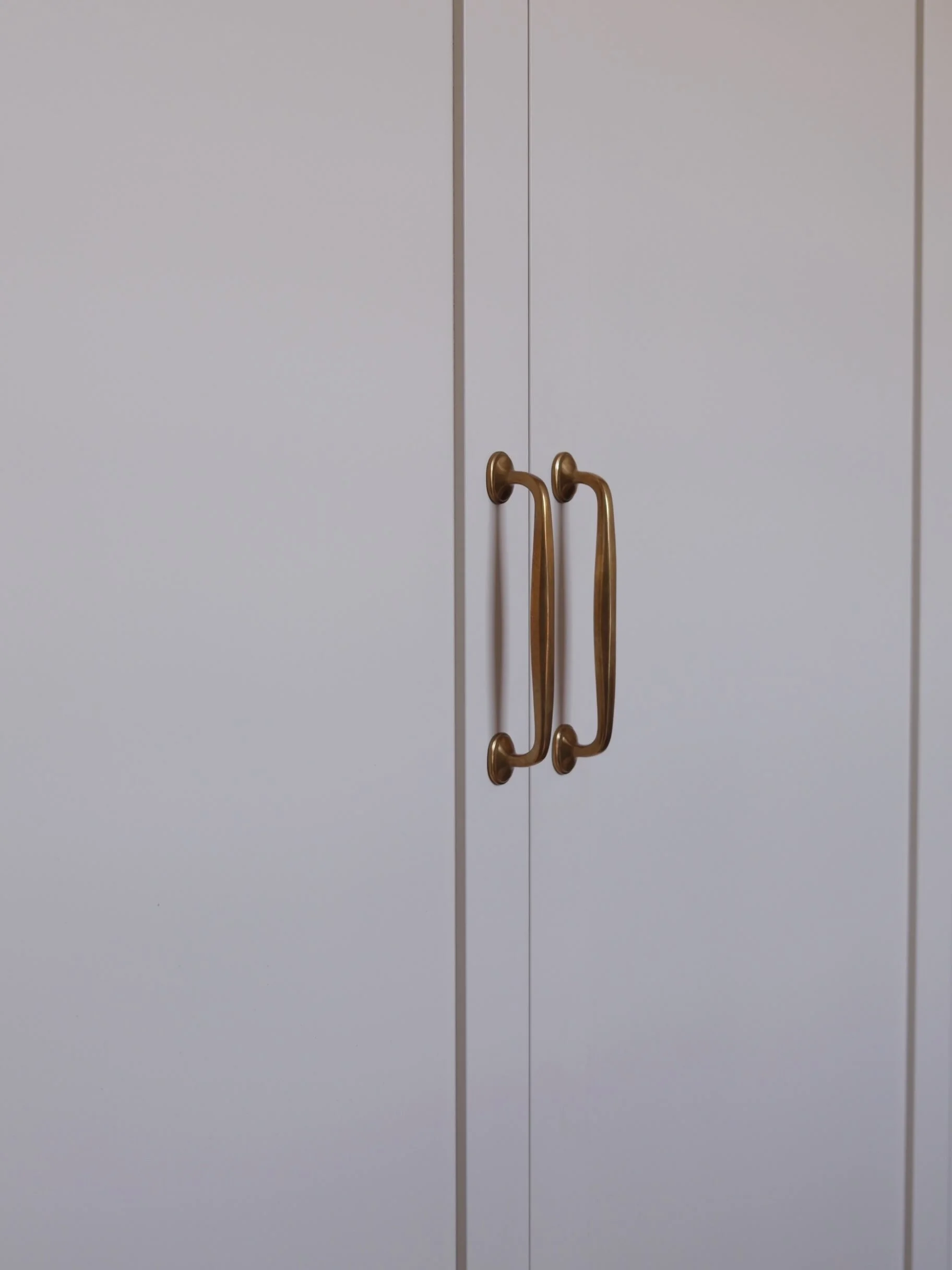 A lot of pictures for a simple wardrobe but one I love so much! I didn&rsquo;t want to spend a fortune on this and the most important thing was maximising storage. So the plan was to work with Fred to create some simple mdf internals in a bespoke lay
