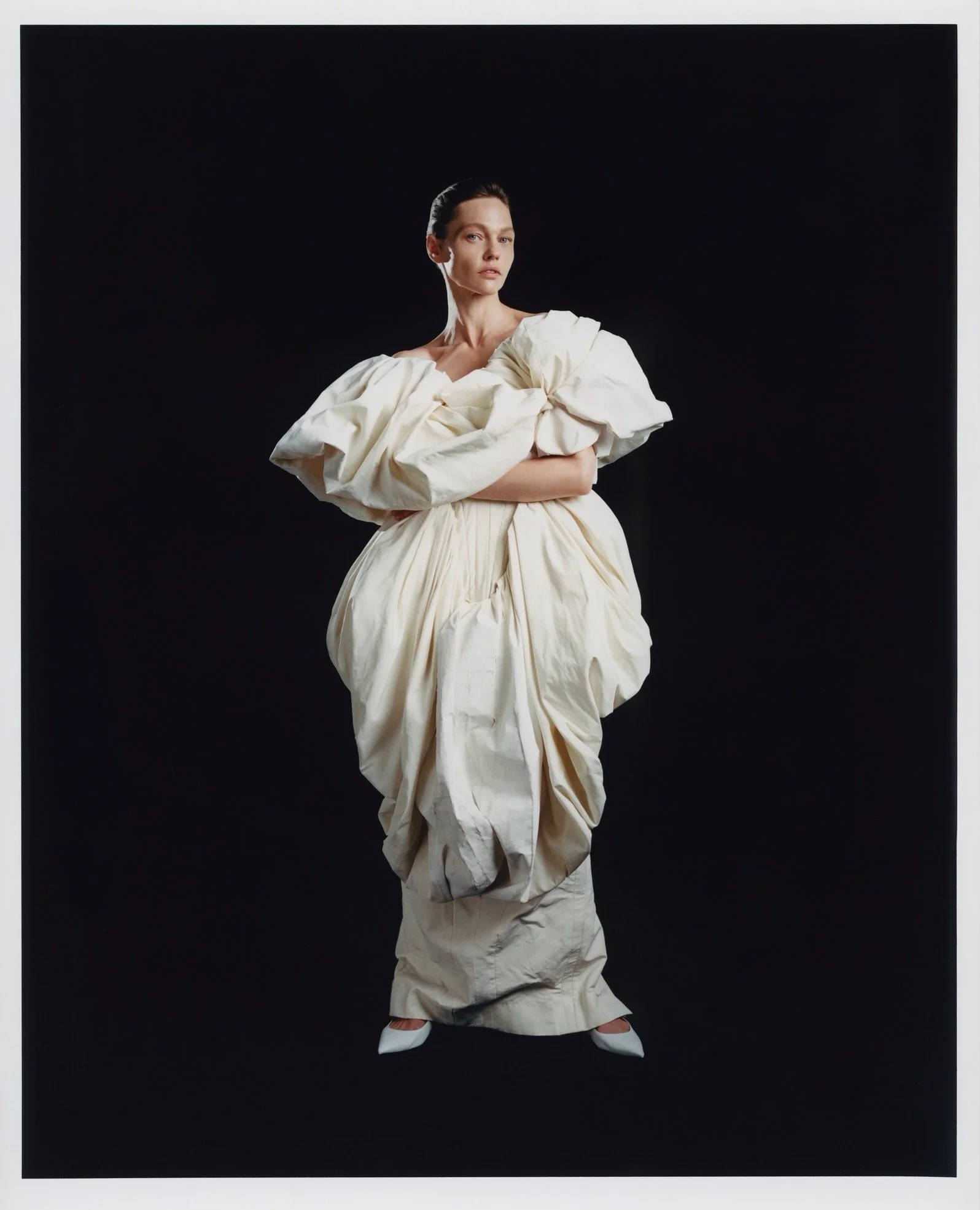 SASHA PIVOVAROVA AGATA SERGE FASHION FLIP BOOK