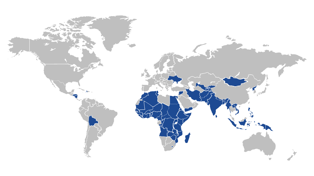 Carte du monde avec les pays à faible revenu et à revenu intermédiaire inférieur surlignés en bleu.