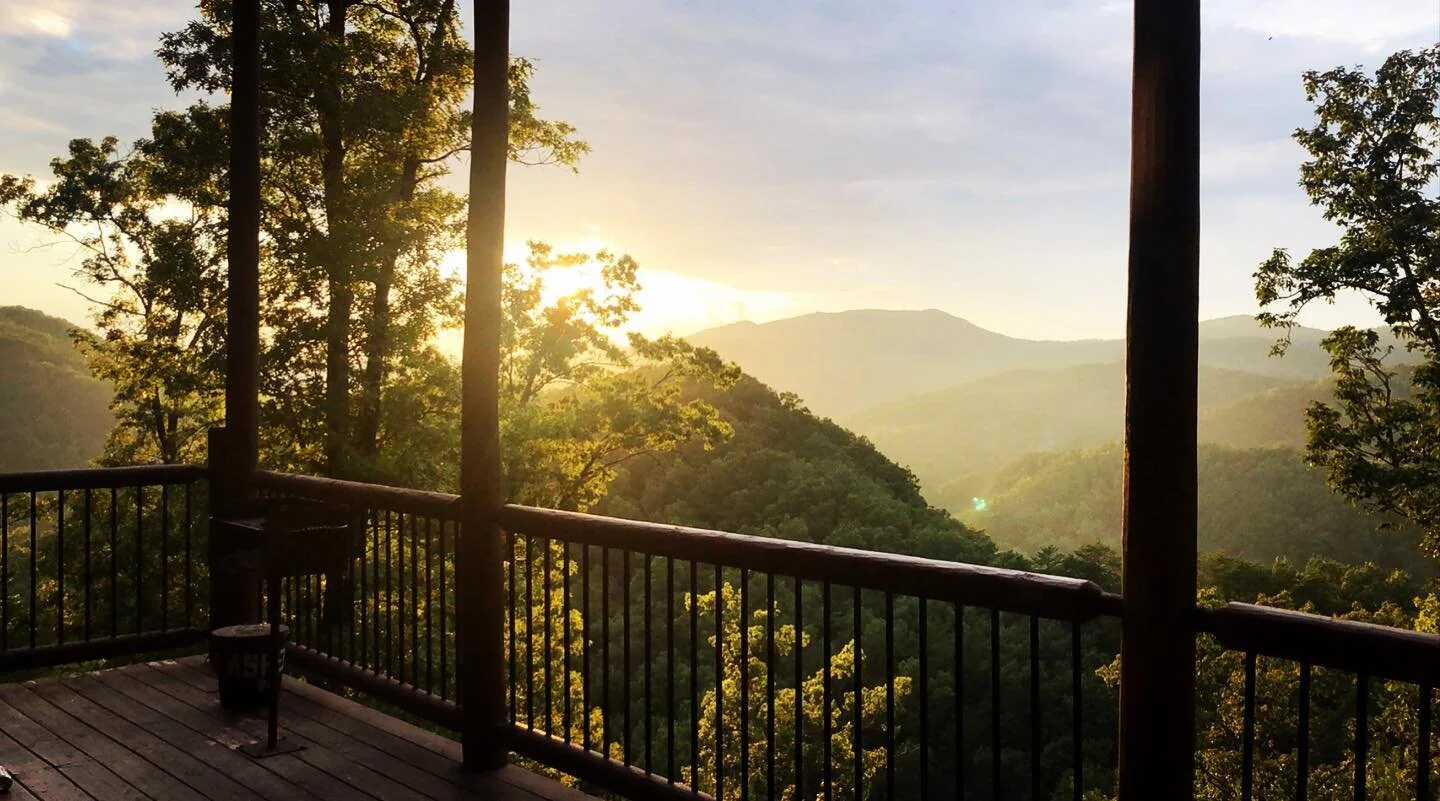 #GoldenHour #gatlinburg #somewhereinthewoods🍃🍂🌳