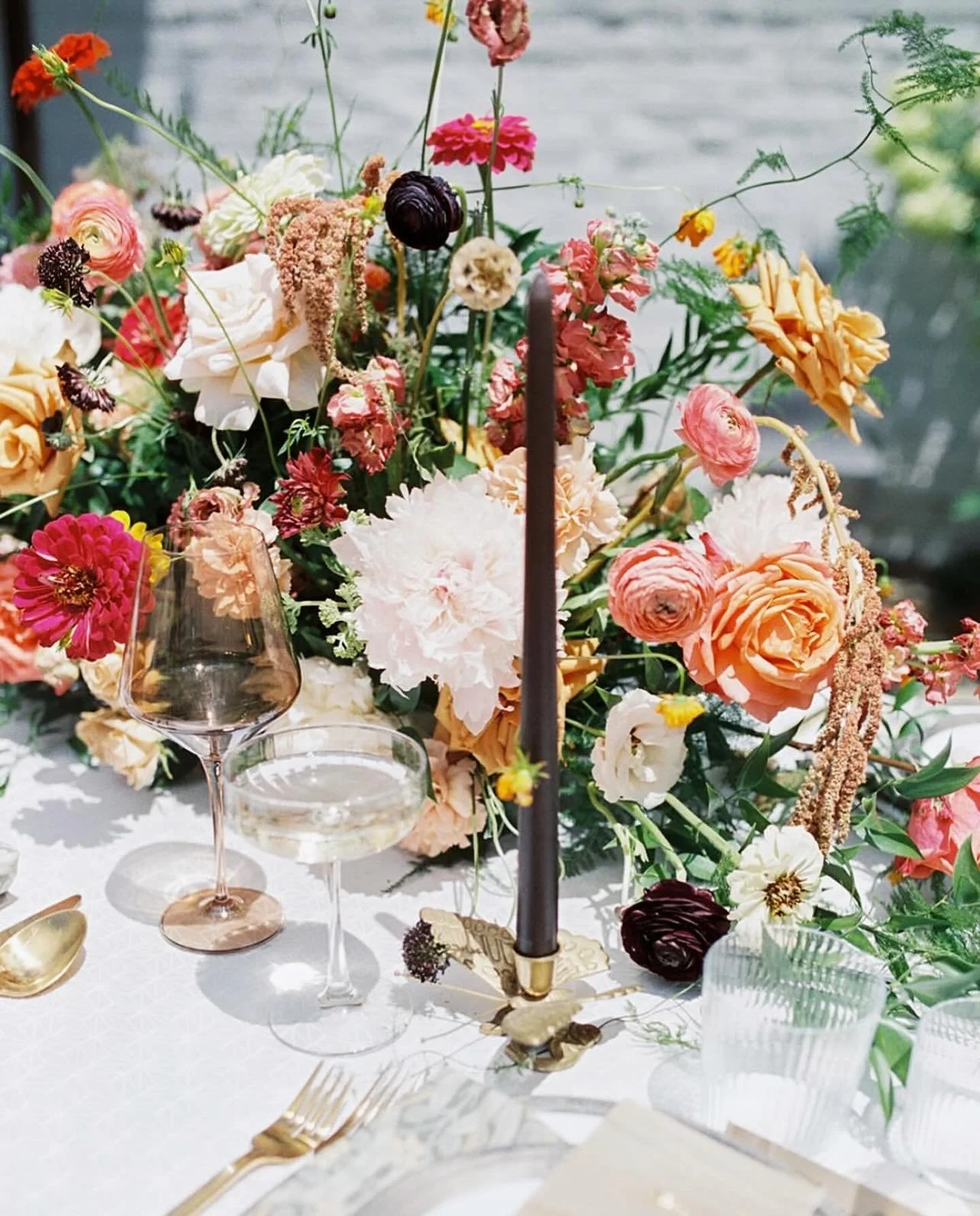 Moody blooms on this All Hallows&rsquo; Eve 👻 

Happy Halloween! 🖤 

#floraldesign #florals #alabamawedding #alabamaweddings #southernwedding #weddingflowers #alabamabride #birminghamweddings #bhamwedding #southernbride #flowersofinstagram #birming