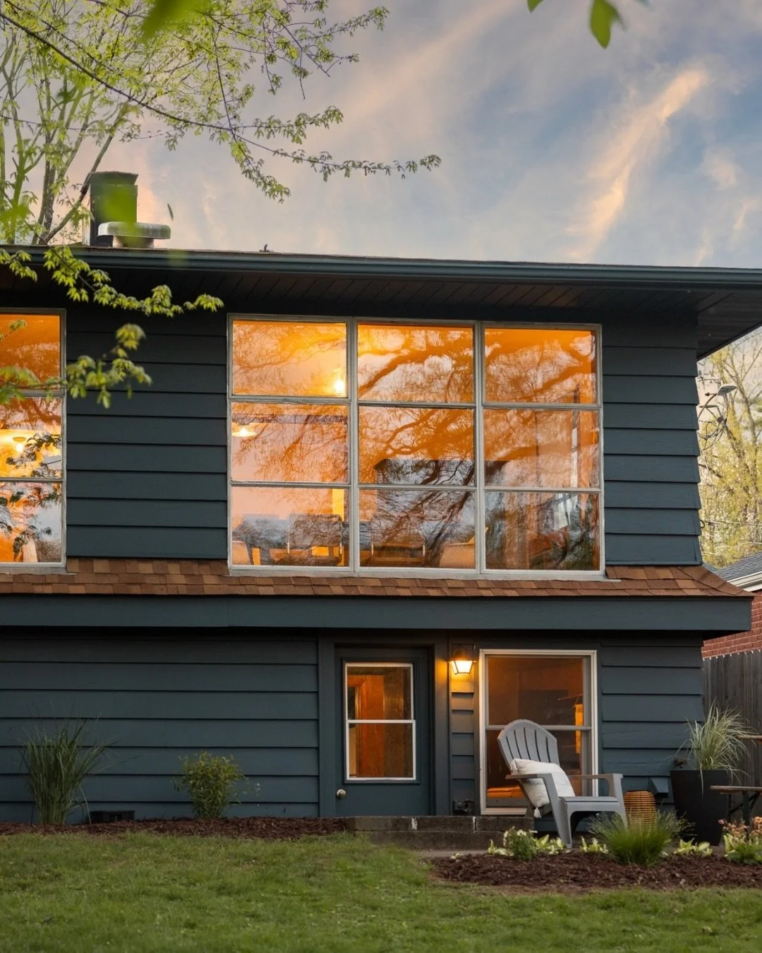 Introducing: a lofty waterfront abode that epitomizes retro cool. 🪷 

The Lily Pad
📍15 Esopus Dr, Saugerties
3 bedrooms
1 bathroom
1344 sq ft
.45 acre (2 lots)
$525,000

Located in an enclave on the banks of the Esopus Creek, this home enjoys priva