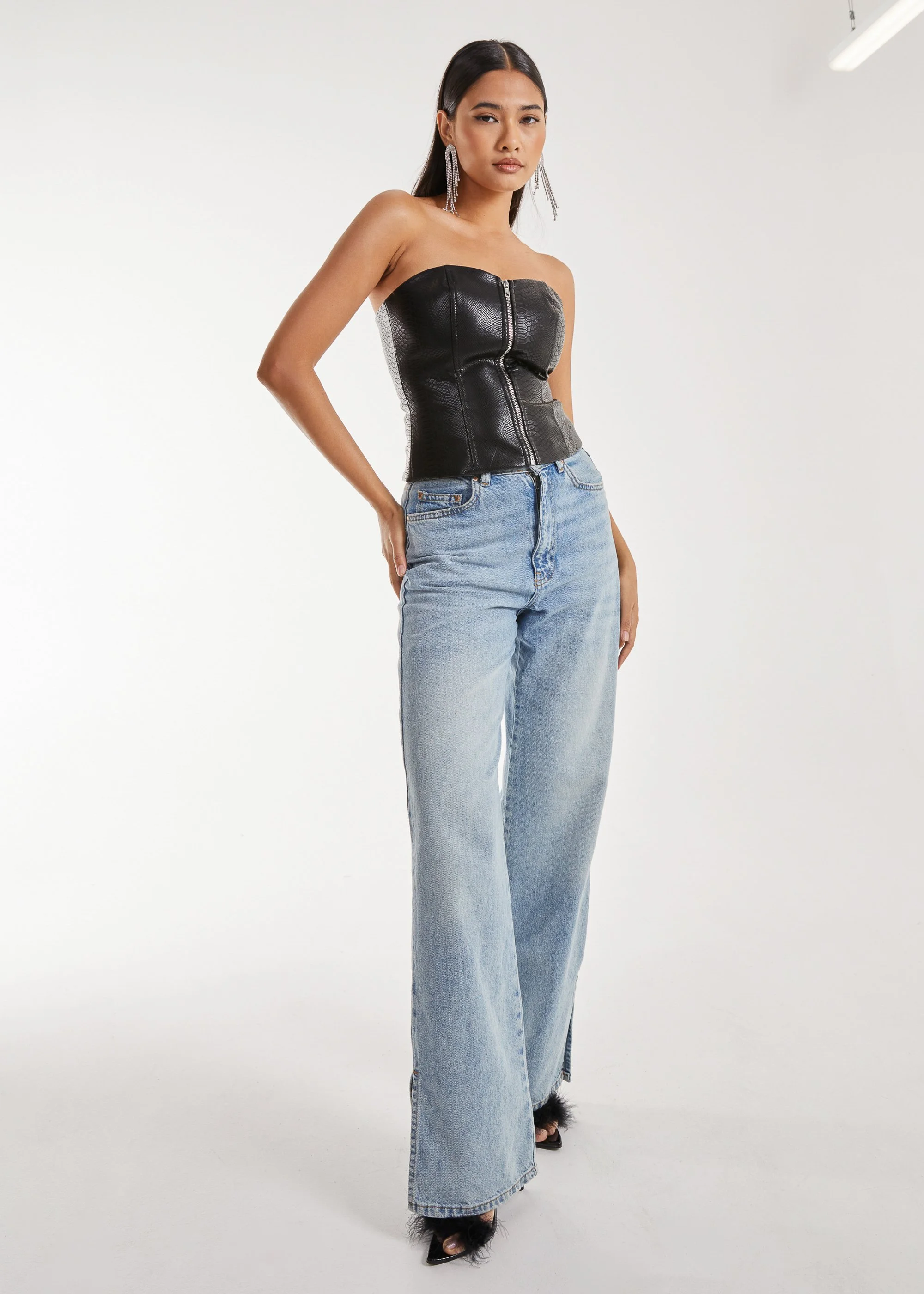 AW23033-BLACK-78903-2.jpg