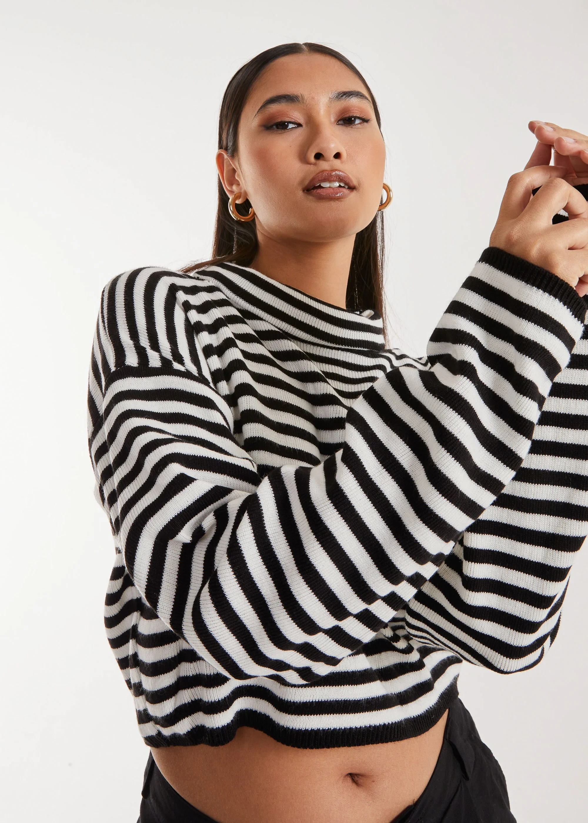 AW23261-BLACK-79462-2.jpg