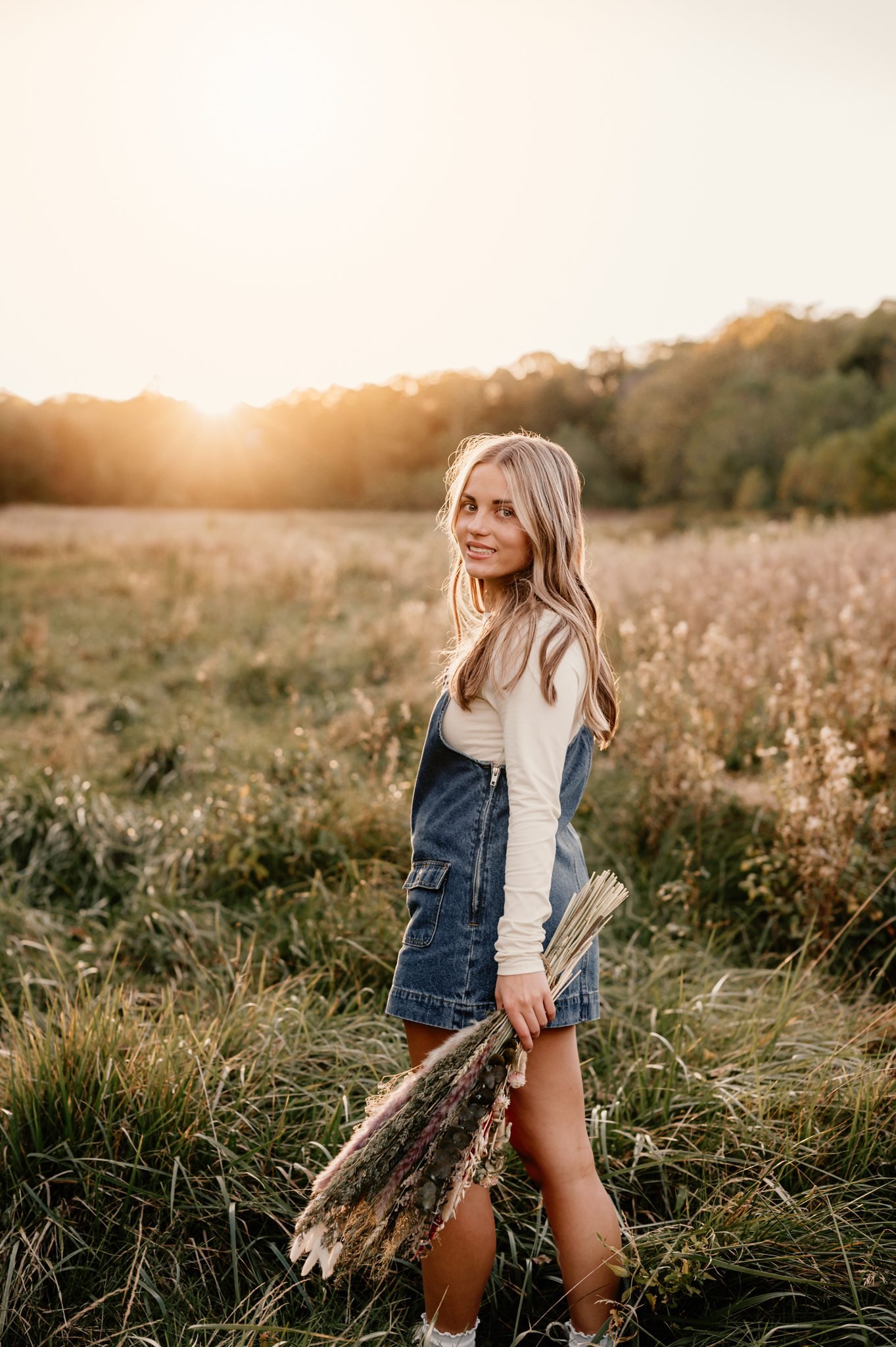 fall-senior-session-at-sunset.jpg