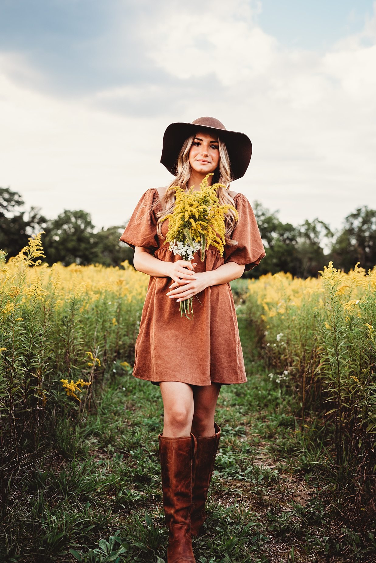 senior girl holding flowers.jpg