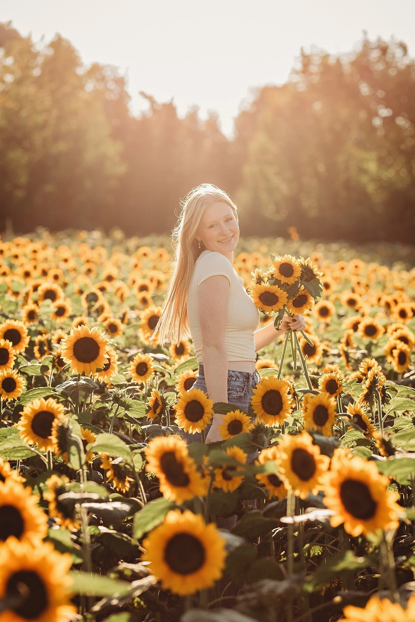 senior-session-at-sunflower-field.jpg