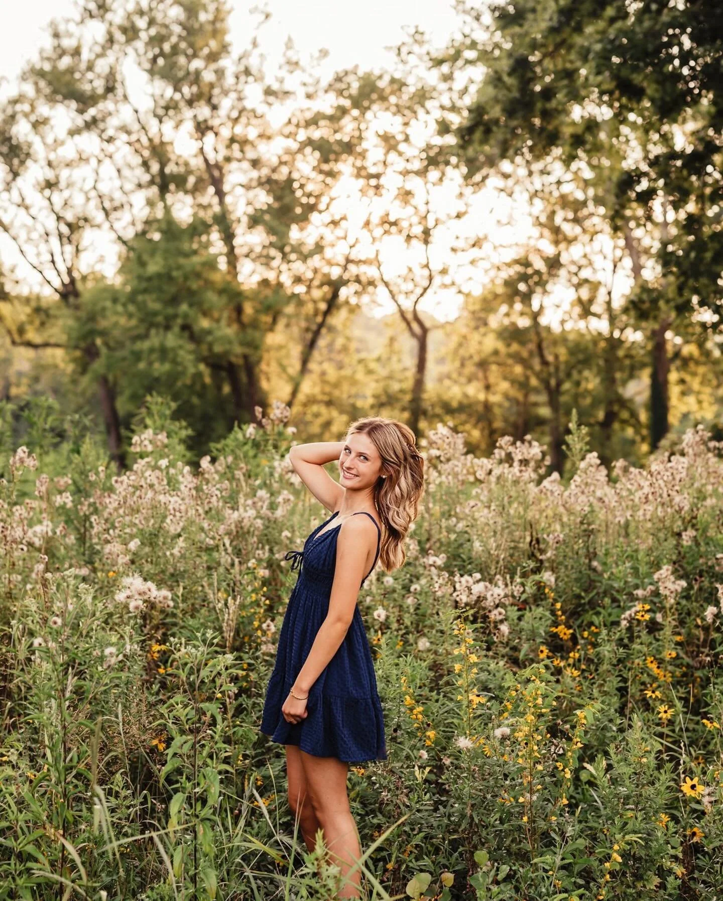 Carina was absolutely amazing and I had to post some more from her beautiful session 🌾🌞I love when everything comes together so perfectly and we're able to create images like these💙🥹
.
.
.
.
#edinamerkelphotography
#portraitphotography
#seniorpho