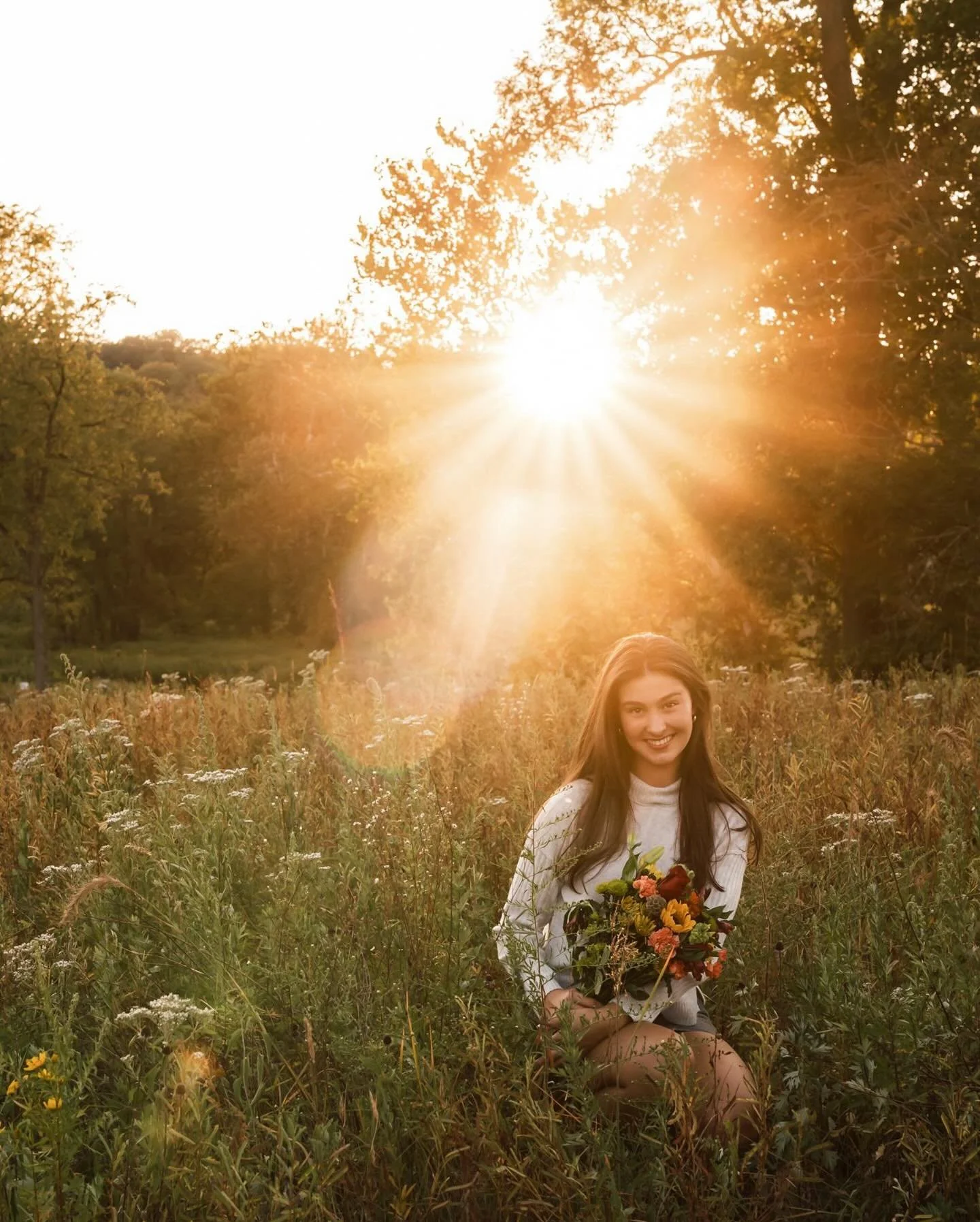 The light September has been showing off lately is incredible 💫 Oh Katie, you were simply radiant, you couldn't be more gorgeous, shooting with you was so so fun! 🧡 happy senior year! 🎓
.
.
Katie | Class of 2026 | Hoban 
.
.
.
.
.
#edinamerkelphot