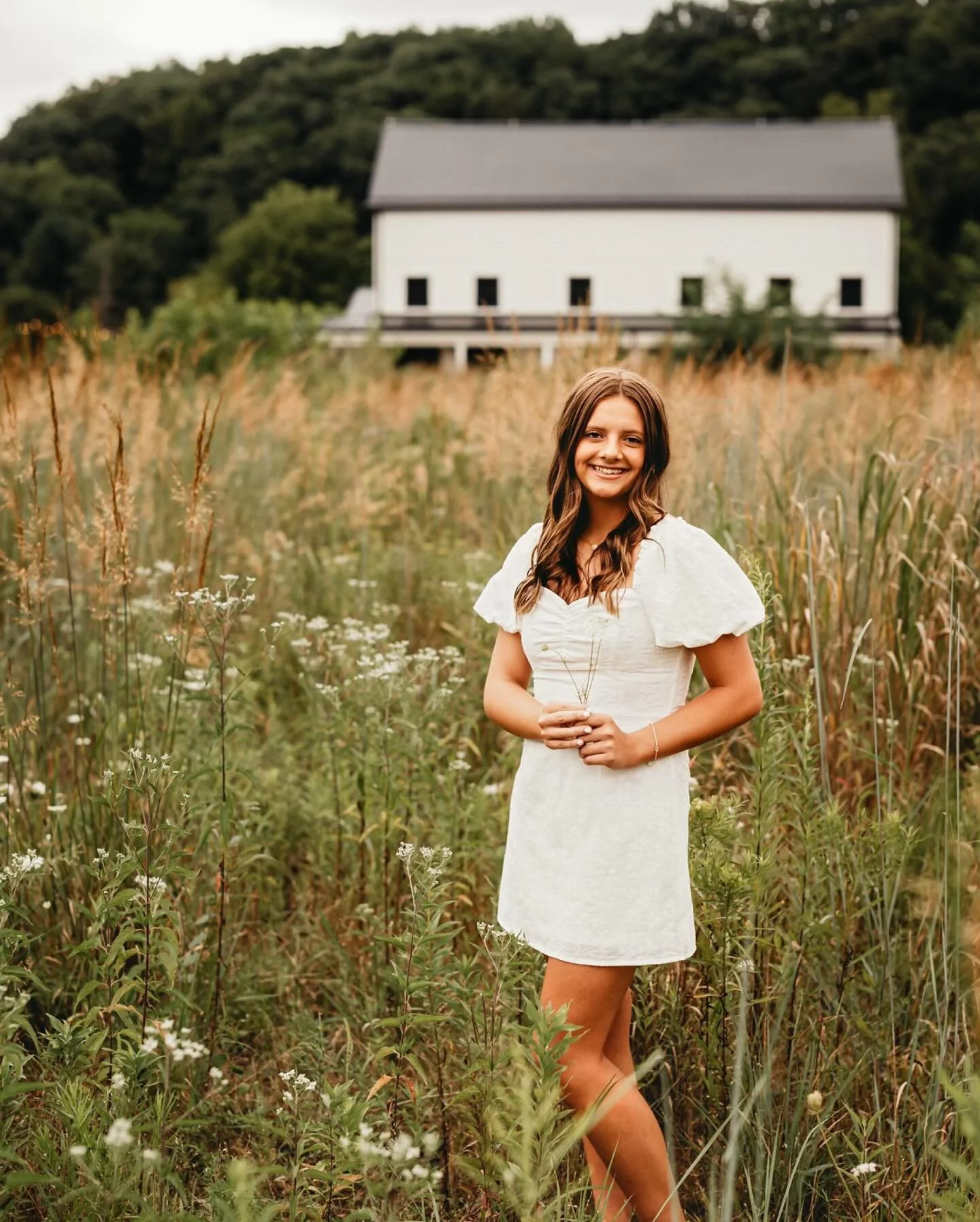 Ashlyn has the sweetest personality and the most contagious joy. Don't you want to smile as you look through her pictures? 🥰💓 I adored shooting with this gorgeous girl! 
.
.
.
.
.
.
.
.
#edinamerkelphotography
#portraitphotography
#seniorphotograph
