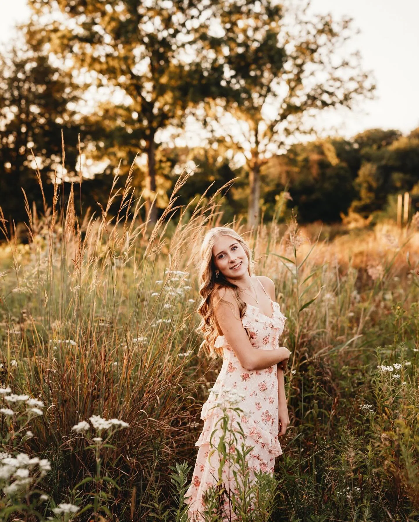 Sweet and beautiful Raina 💞🌸 this session was such a dreammmm!!!! We had the most perfect September evening, the colors, the golden light, the joy that Raina brought to her session, all so good that I didn't want that day to end. I loved shooting w