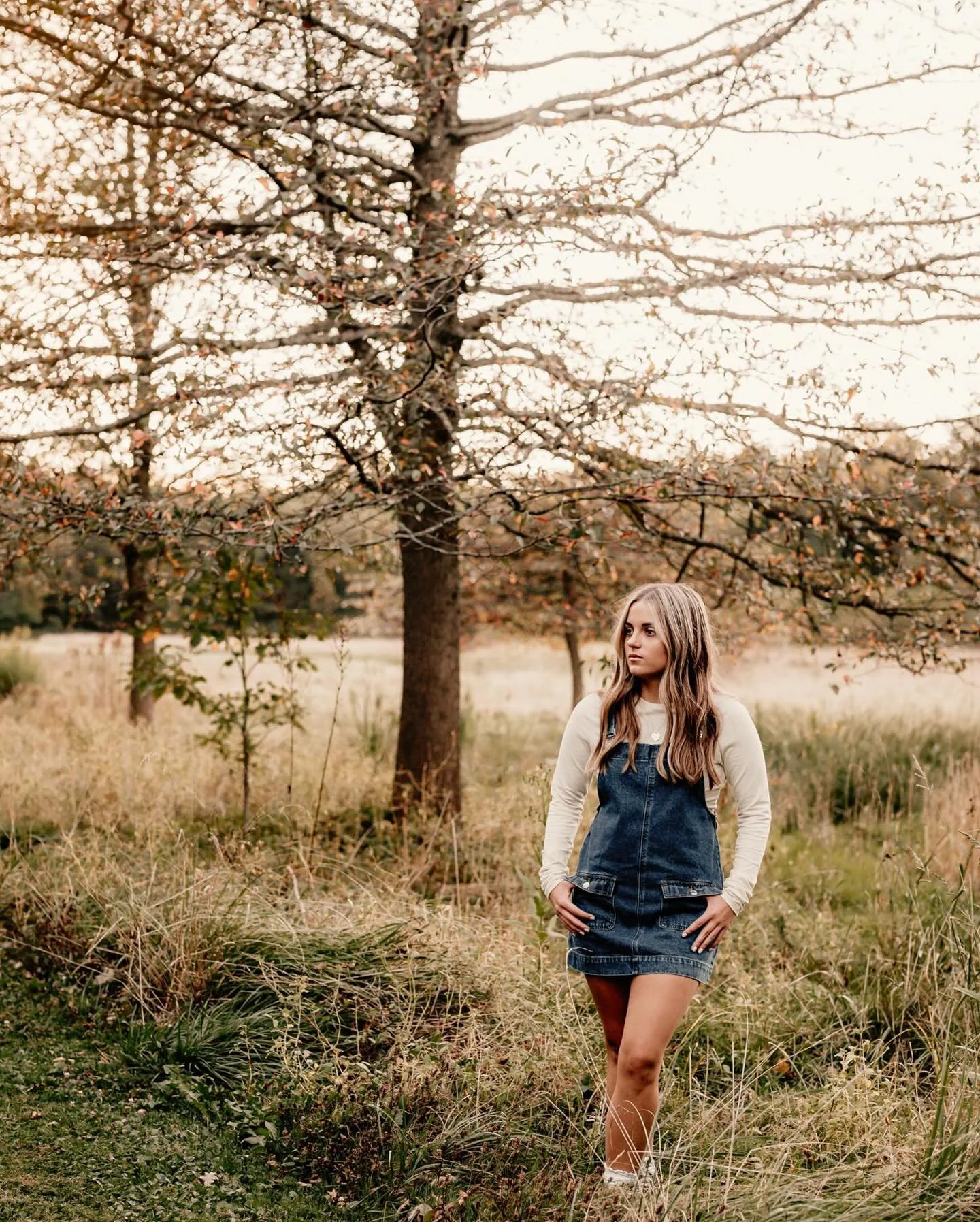 Cara was my first senior in October! She was such a joy to work with 💓 We had a beautiful day for her session, actually the whole month was filled with endless days of nothing but glorious weather. I'm sad that it's over, though😔. I have so many se