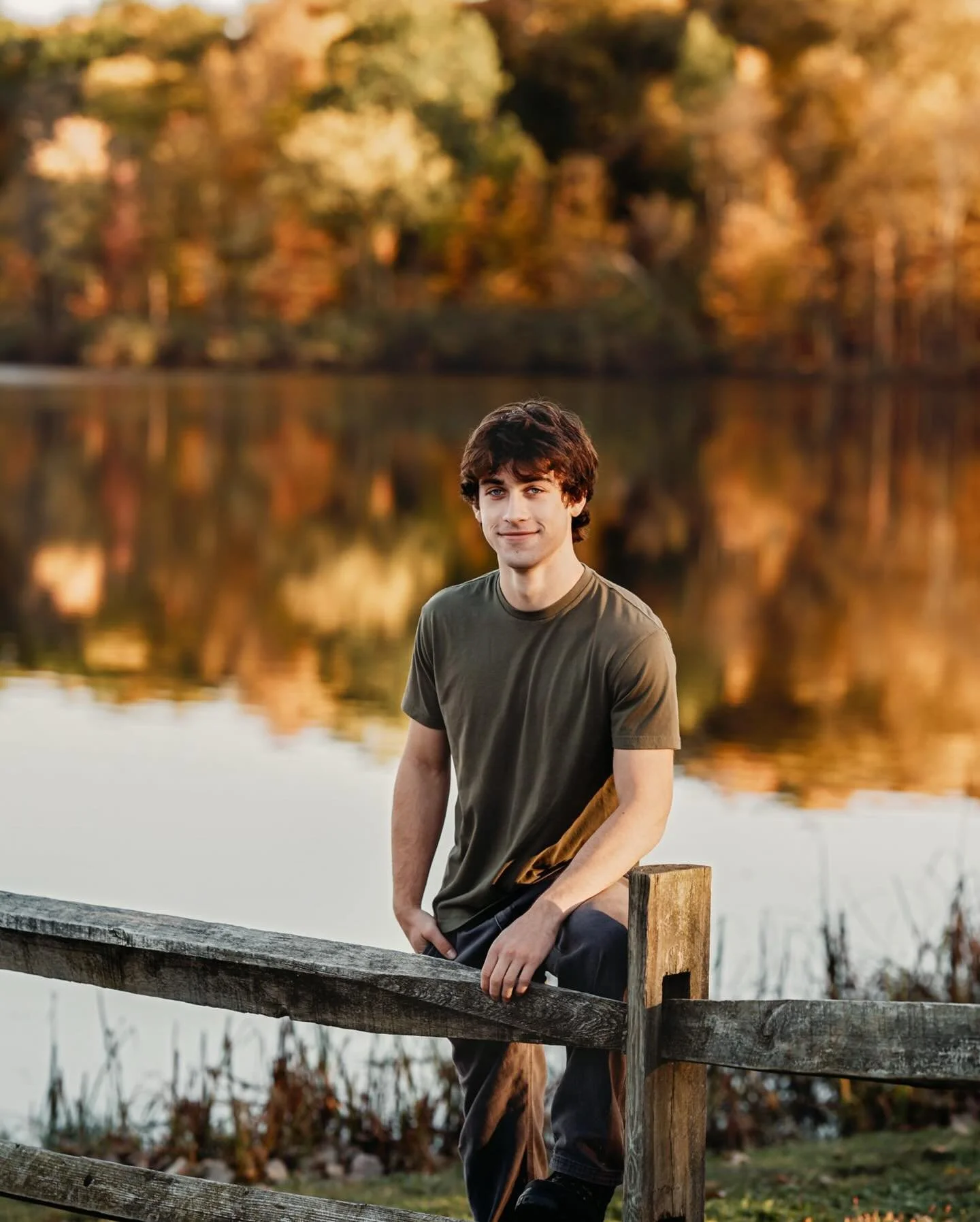 Super chill and at a location that holds a special place in his heart. Kaden's senior session was truly amazing! The autummm colors couldn't have been more perfect and this young man was a such joy to shoot with! 🧡🍁
