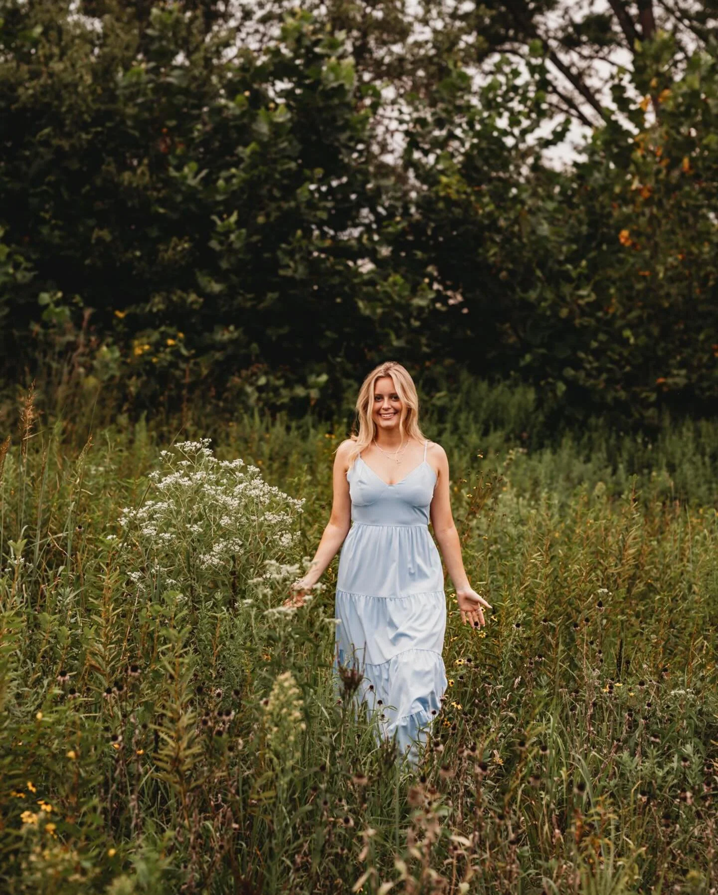 This session will take you back to warmer, sunny days,  oh how we need them in Ohio right now 🥹 Zoey's session this past summer was absolutely amazing, this girl has the most gentle soul, she's beautiful in every way - I loved shooting with you, @zo