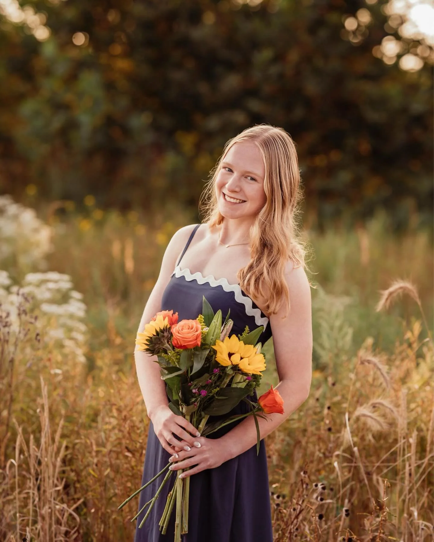 Is the last senior Sunday of 2025 coming up already? Where has this year gone? I still have so many amazing sessions to share 🥹 Lauren was such a doll to work with, beautiful beyond words 💓and oh we had the most perfect day for her shoot. I hope yo