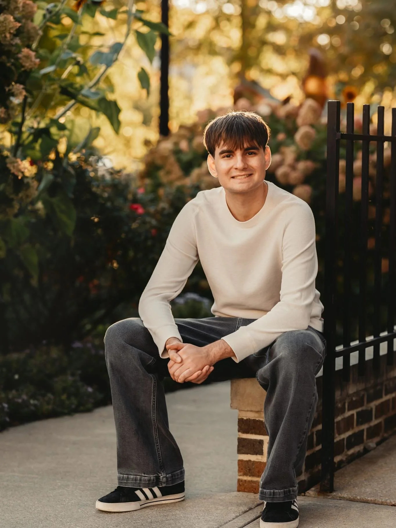 Tall, handsome and super chill Gage! 🩶
Such a wonderful evening with him
and his mom hitting the best spots in Kent for his senior pictures 📸 Gage was so easy and fun to work with, absolutely love all the images we created🤍
.
.
.
#edinamerkelphoto