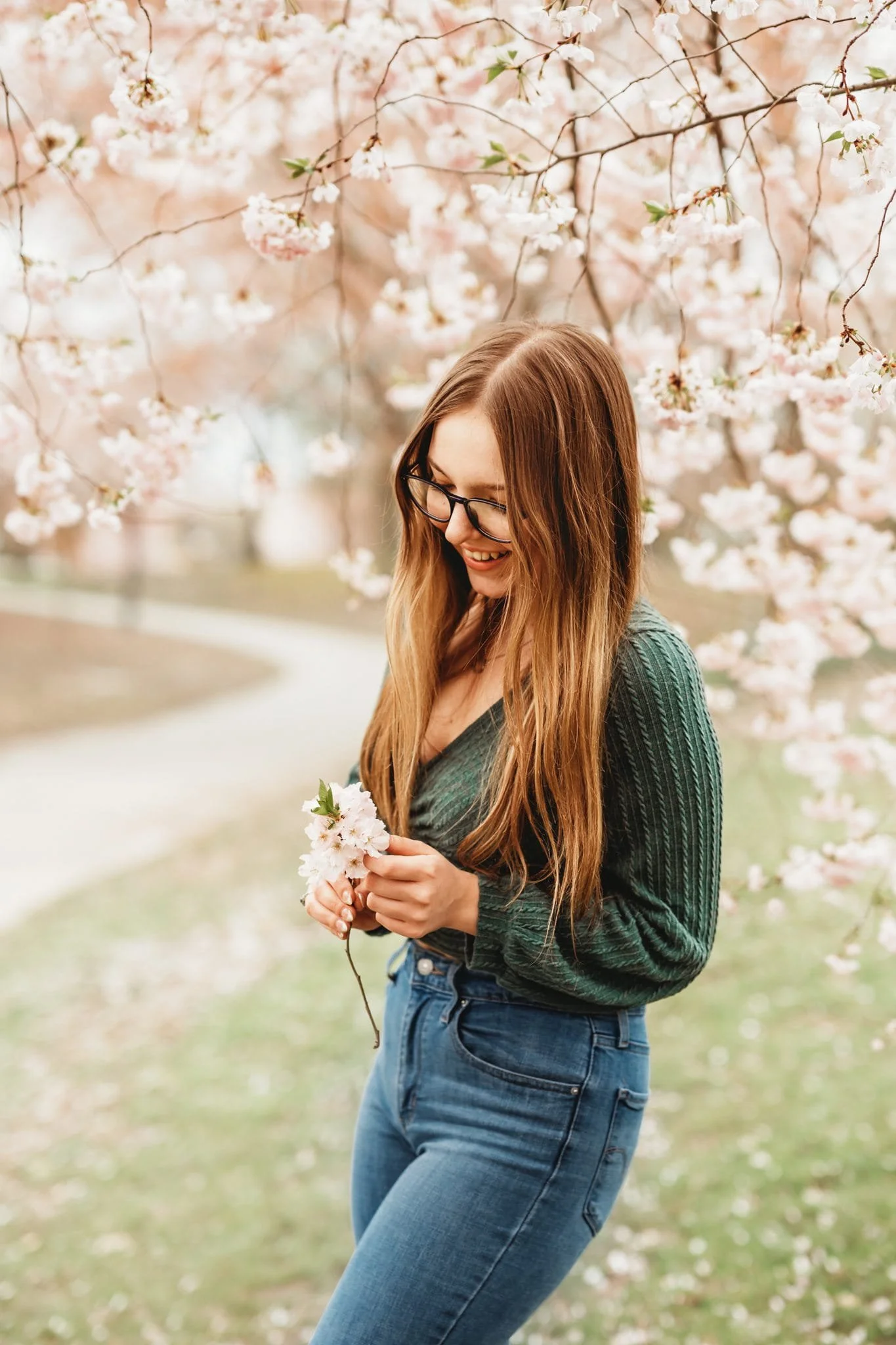 senior-girl-photo-session-in-the-cherry-blossom-tree.jpg