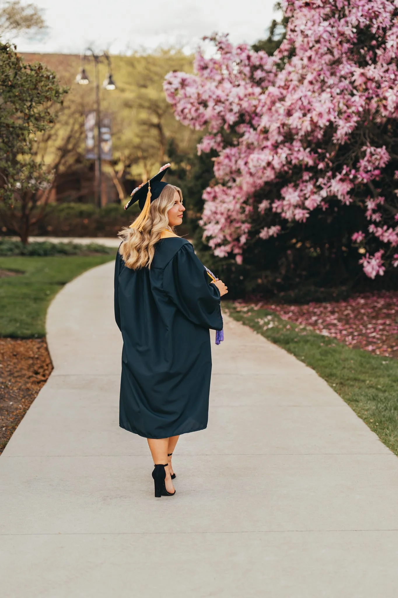 spring-grad-photo-session-at-ksu-campus.jpg