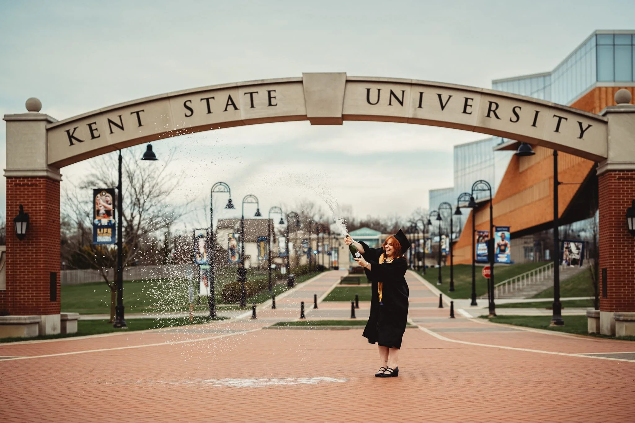 kent-state-university-graduation-session-popping-champagne.jpg