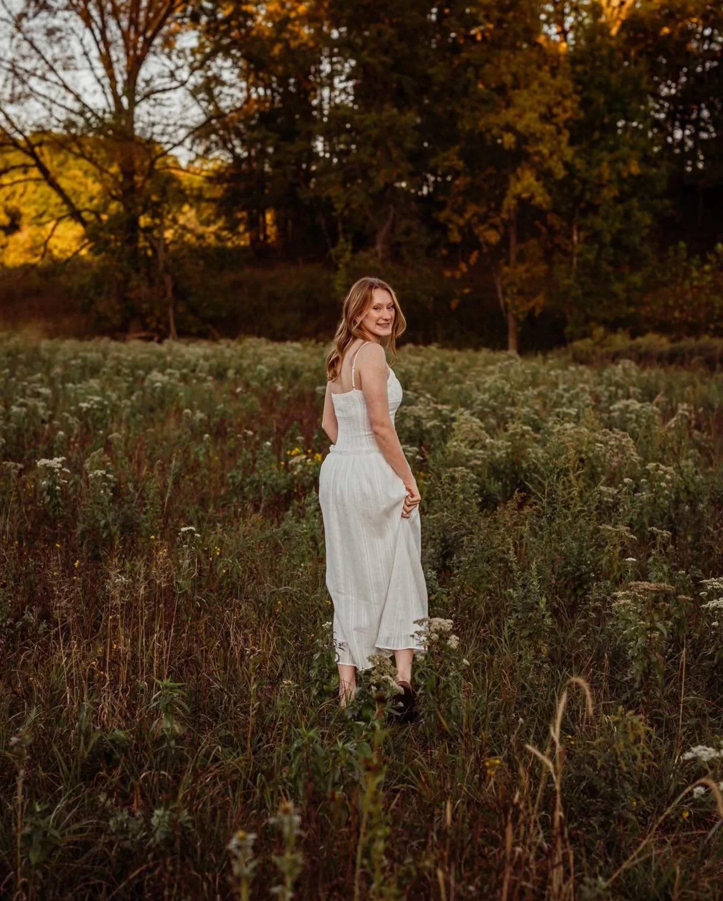 The GLOWIEST October day for Mattie's senior session ✨ We followed the light from one golden corner to the next , chasing the sun all the way down until there was no more. What an absolute joy to spend the evening with this beautiful girl 😇🧡🍂
.
.

