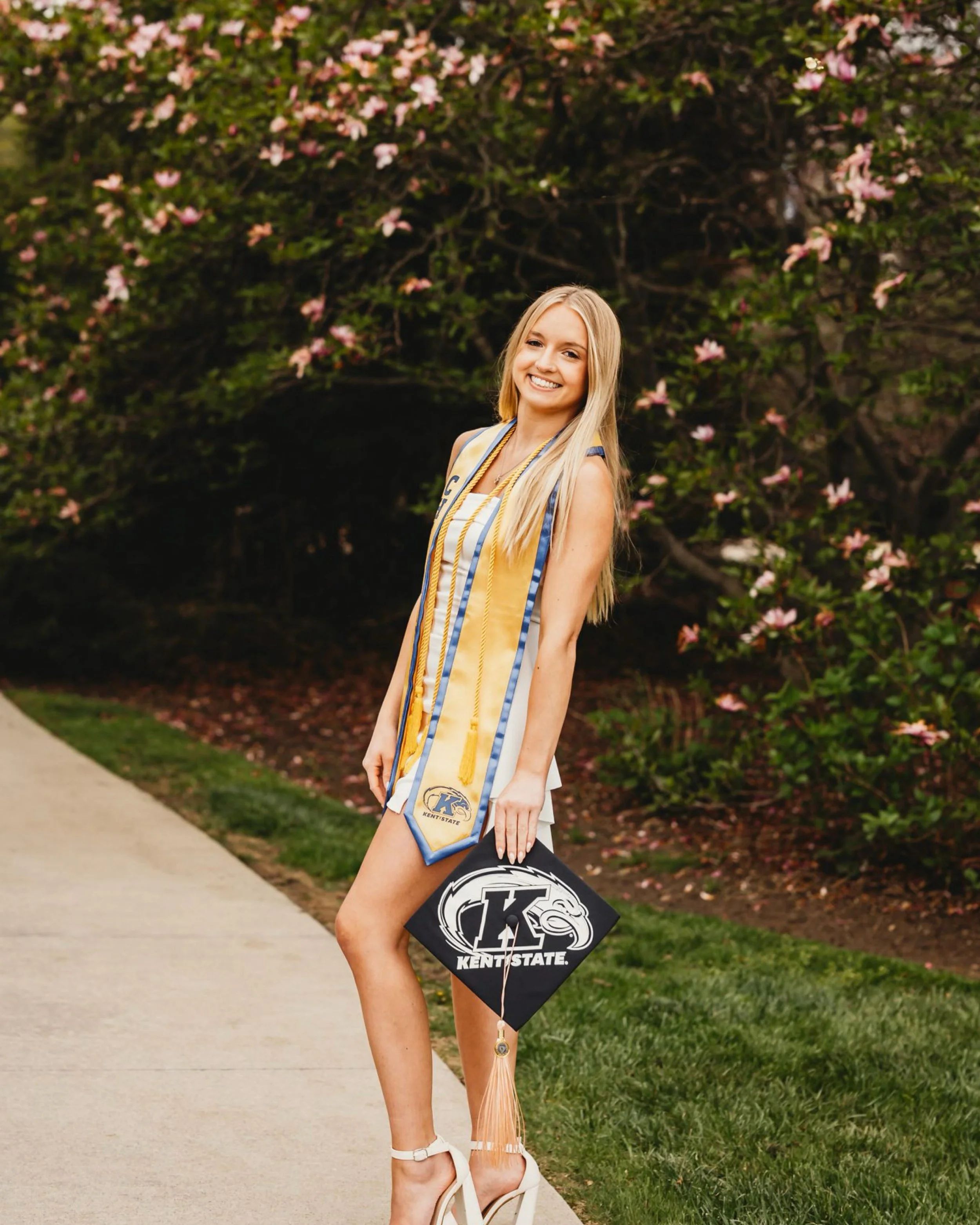 So much to celebrate and be proud of 💕🙌Congratulations on all your amazing achievements, beautiful Makena! ✨ wishing you endless success on your next journey! 🤍
.
.
.
.
#collegegraduation 
#kentstateuniversity 
#seniorphotographer 
#neohiophotogra