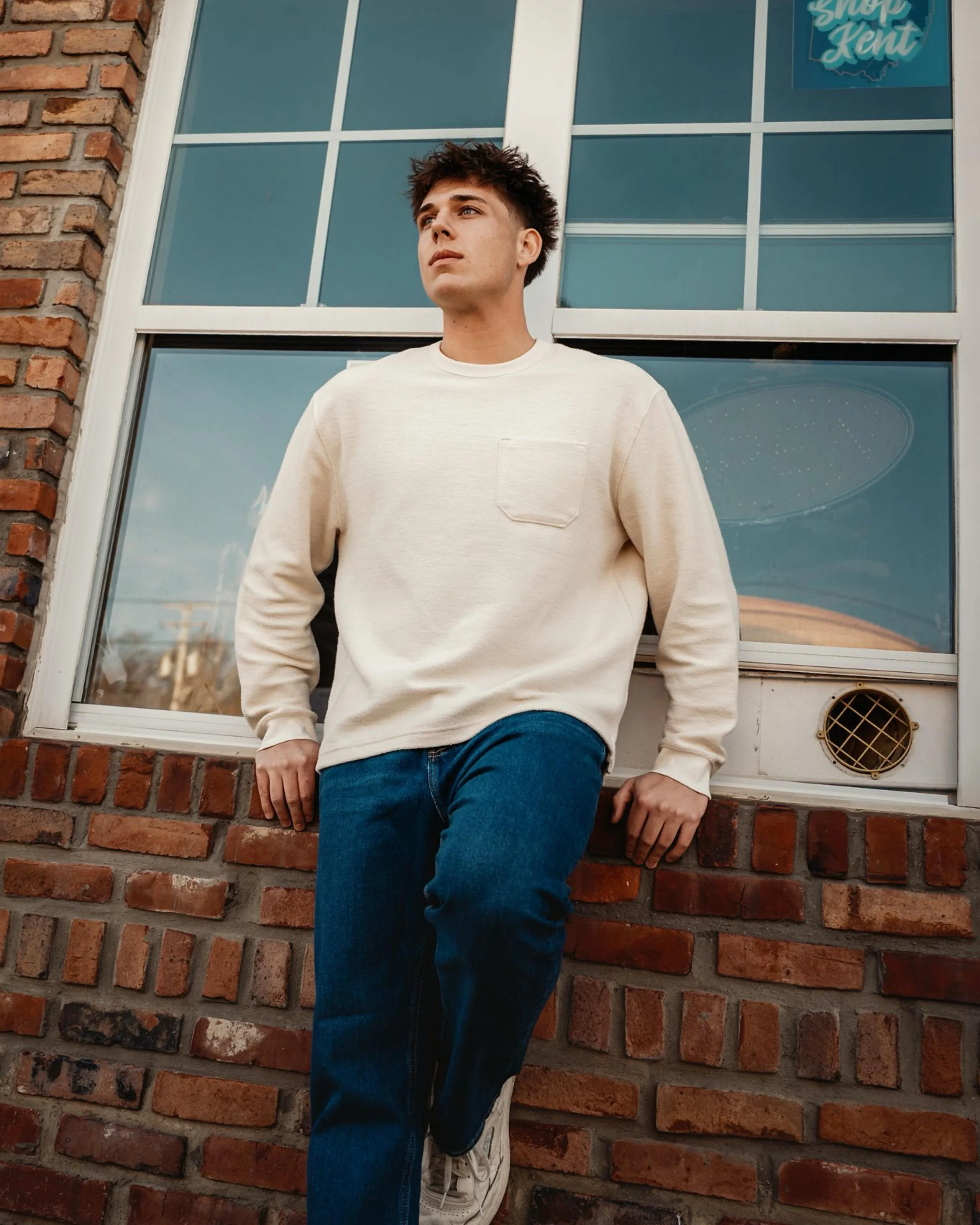 Such an amazing session with Sam in Kent 🎓✨ Capturing this special chapter of his life is exactly what makes this work so meaningful and fulfilling to me 🤍 I truly appreciate every senior and parent who has entrusted me with preserving these moment