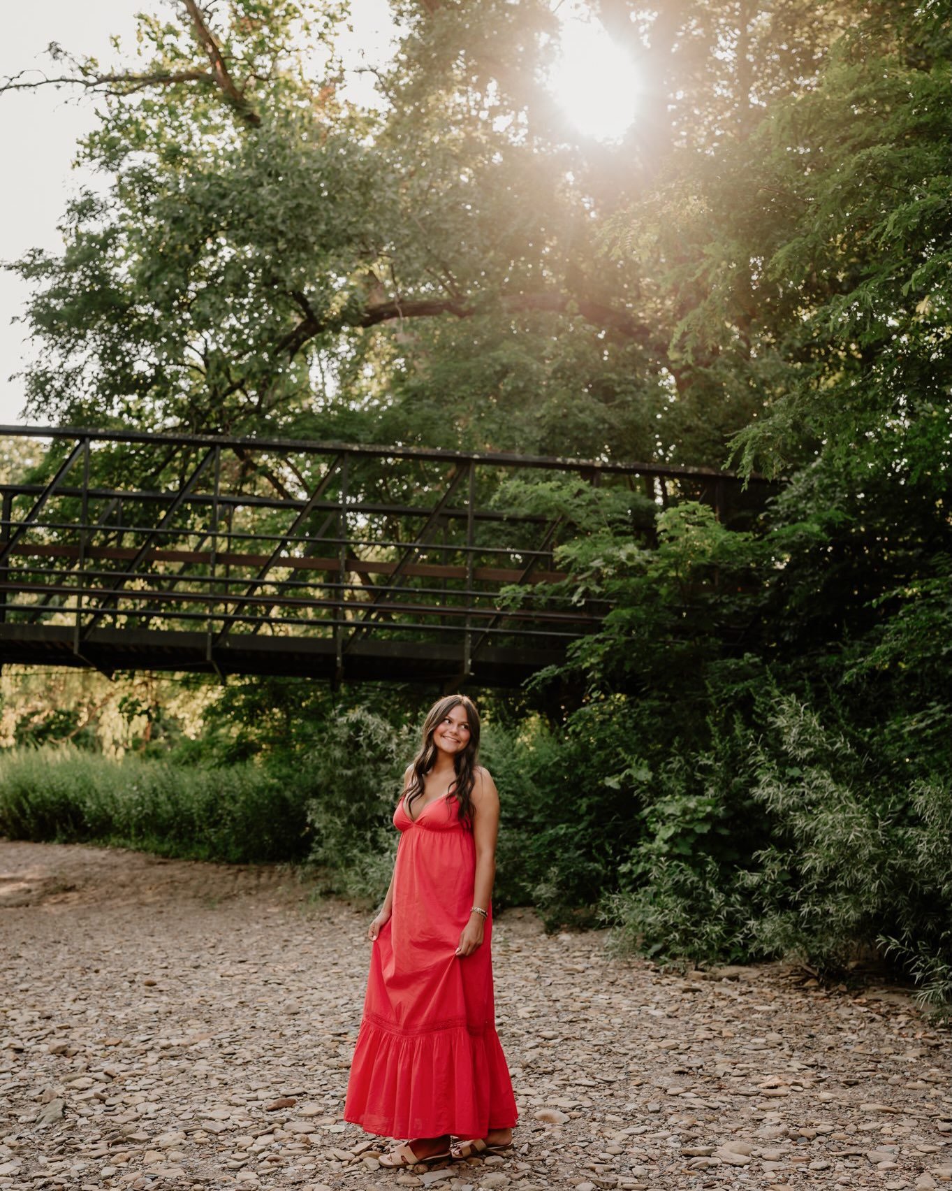 Natalie ✨❤️ sweet and beautiful! No one wears red better than you! 😍 perfection 👌❤️
.
.
.
.
#seniorsunday 
#seniorportrait 
#seniorphotographer
#highschoolsenior 
#classof2027