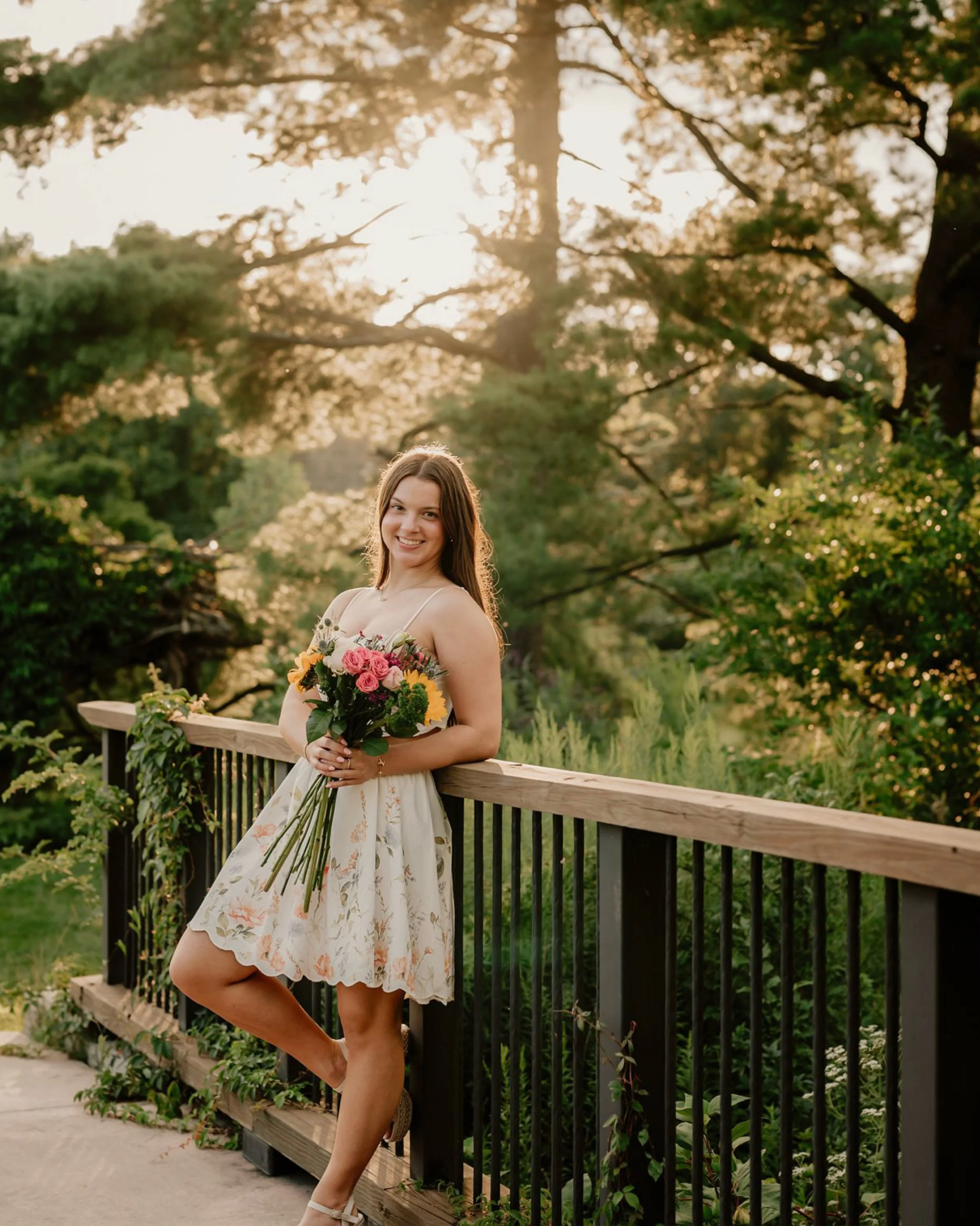 Senior Sunday ☀️ and a little glimpse into Mariella's senior session in the garden 🌿🌾🌼 gorgeous doesn't even begin to describe how amazing her session was. Mariella, you absolutely glowed in every photo, I adored shooting with you 💛📸
.
.
.
.
#ho