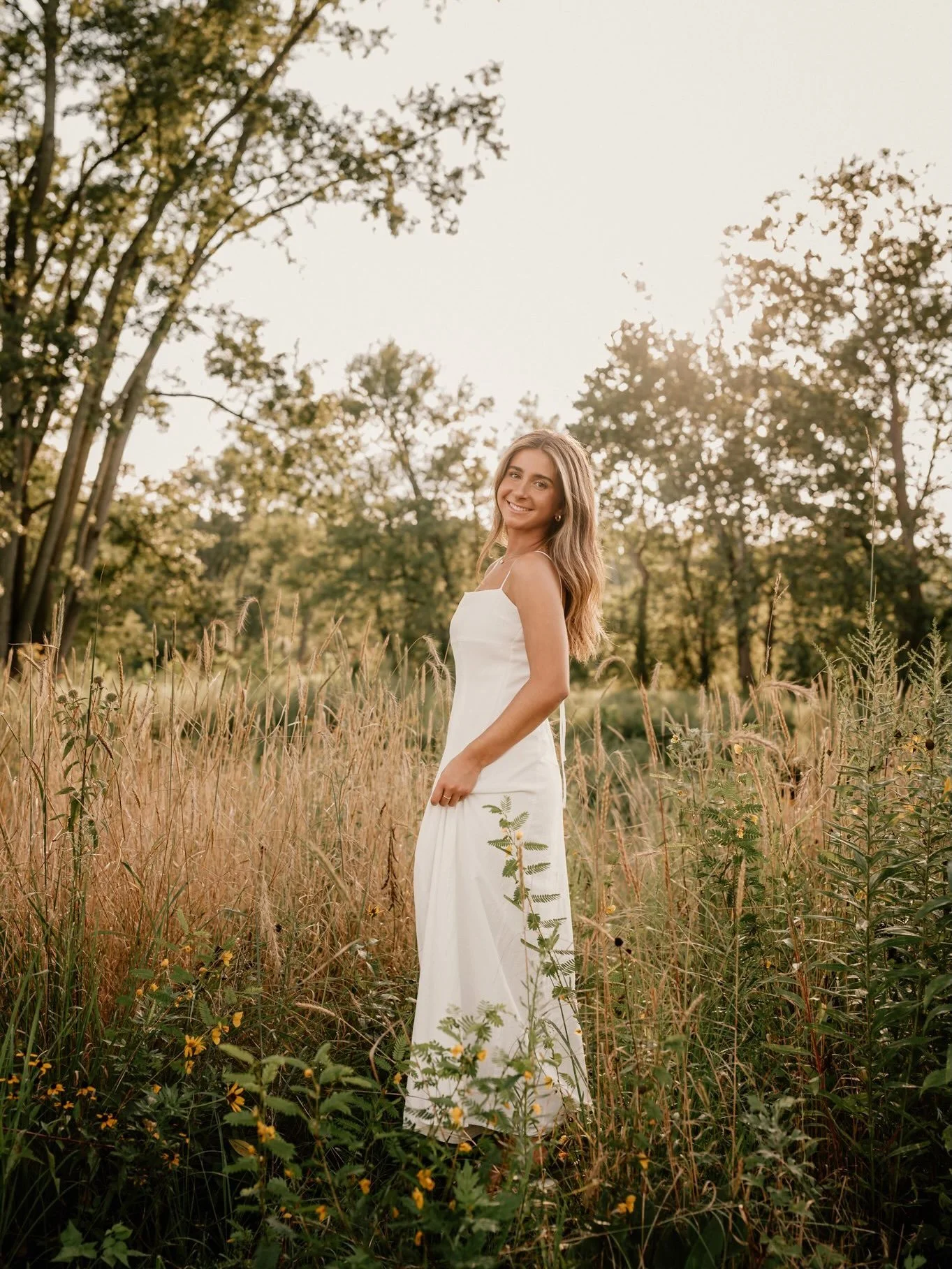 Beautiful Sophia under the glowiest summer light ✨ what a dream it was to shoot with this sweet girl! 🎀💐
.
.
.
.
#seniorphotos 
#seniorphotographer
#seniorgirl 
#goldenlight 
#classof2027