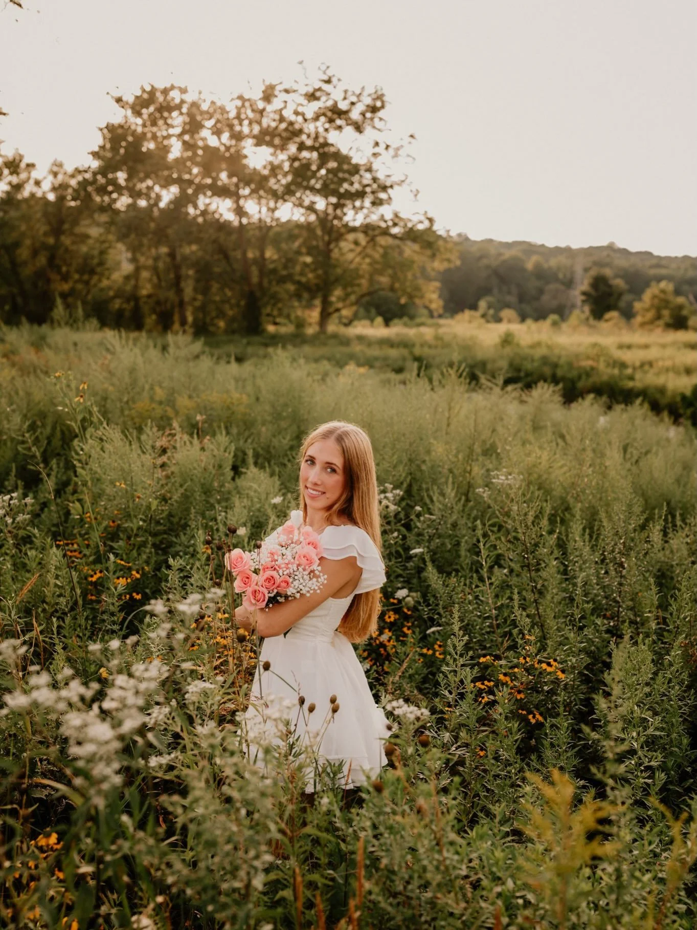 This session couldn't have been more perfect! 💛 💫 Deidre was the sweetest, so stunning, full of joy, glowing under that summer light, and do I have to mention how adorable her pup is? 🥹 everything about this day was PERFECT 👌 ✨
.
.
.
.
#seniorpic
